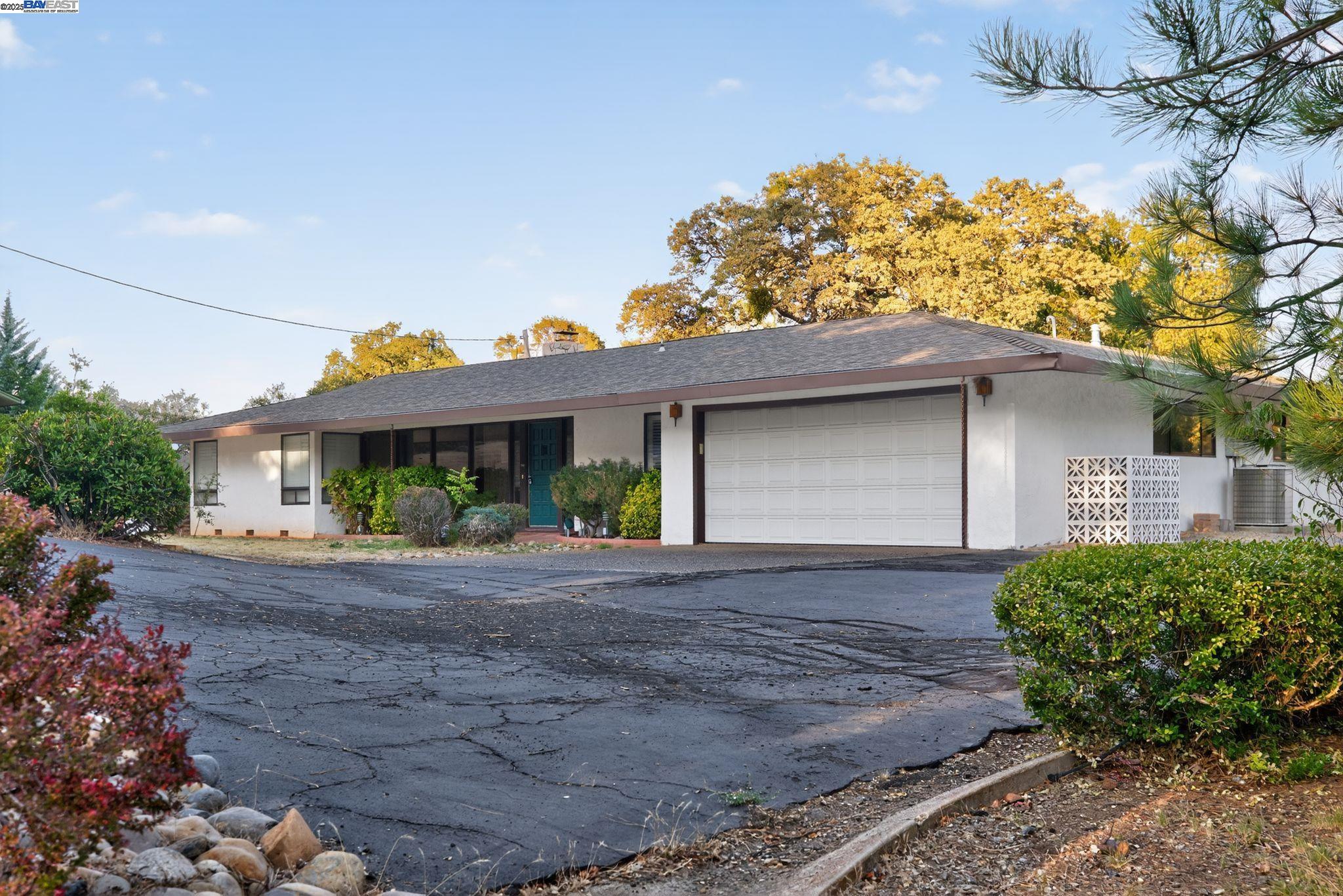 Detail Gallery Image 4 of 43 For 20521 Upper Hillview Dr, Sonora,  CA 95370 - 3 Beds | 2/1 Baths