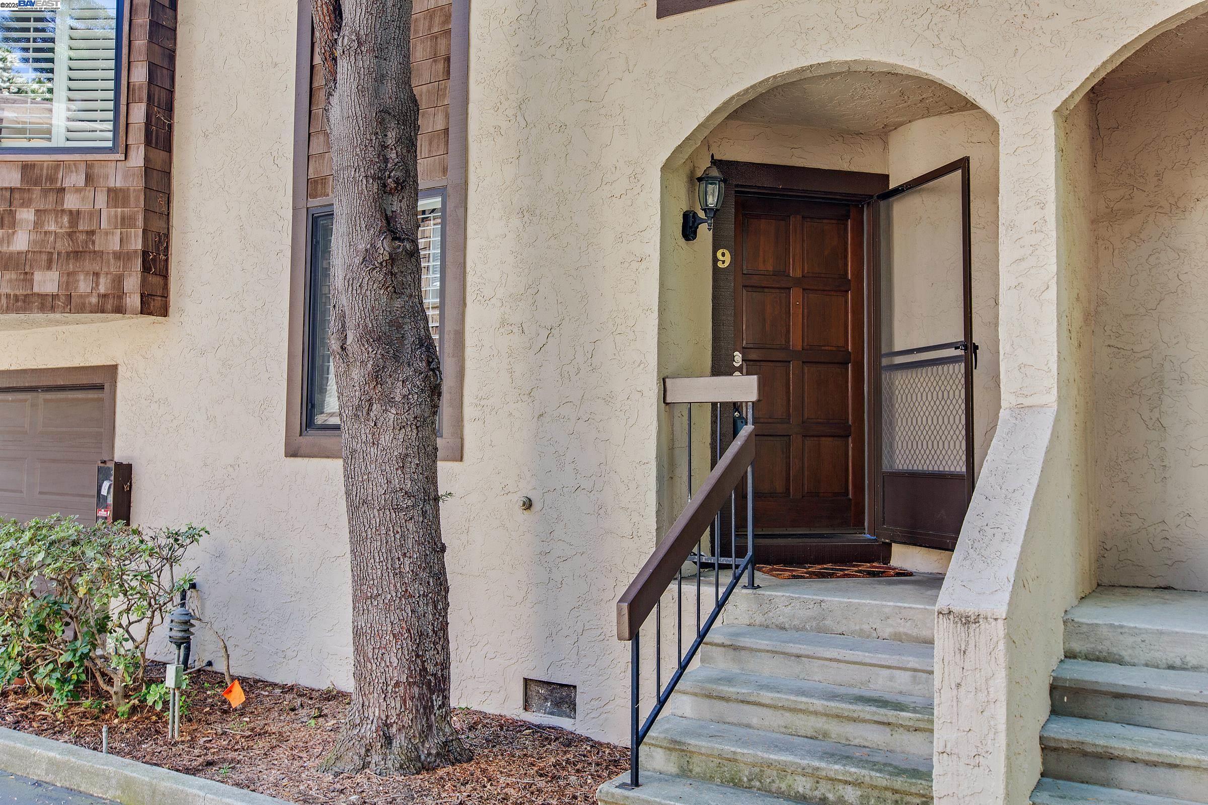 Detail Gallery Image 2 of 27 For 480 N Winchester Blvd #9,  Santa Clara,  CA 95050 - 2 Beds | 2 Baths