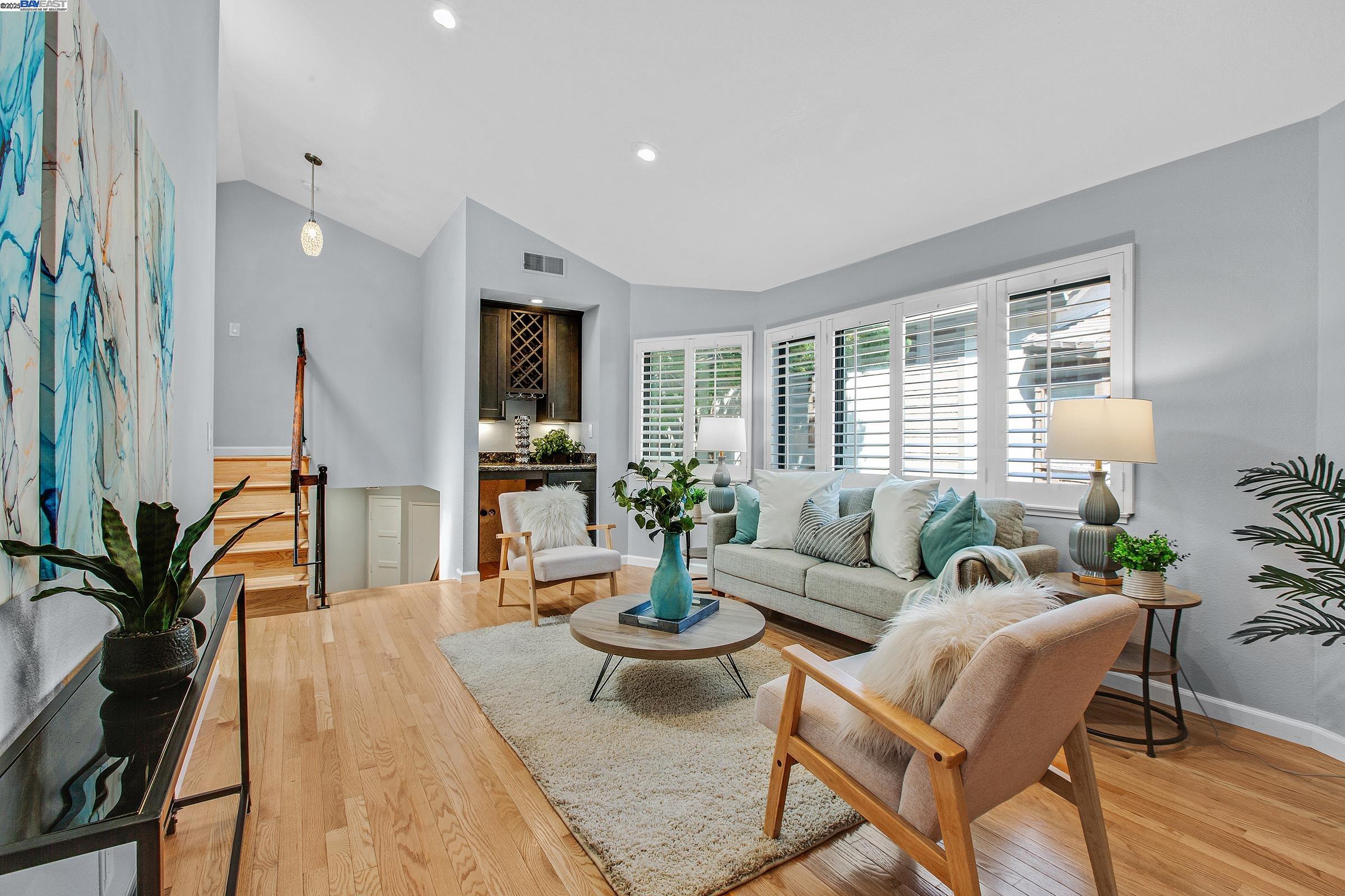 Detail Gallery Image 4 of 27 For 480 N Winchester Blvd #9,  Santa Clara,  CA 95050 - 2 Beds | 2 Baths