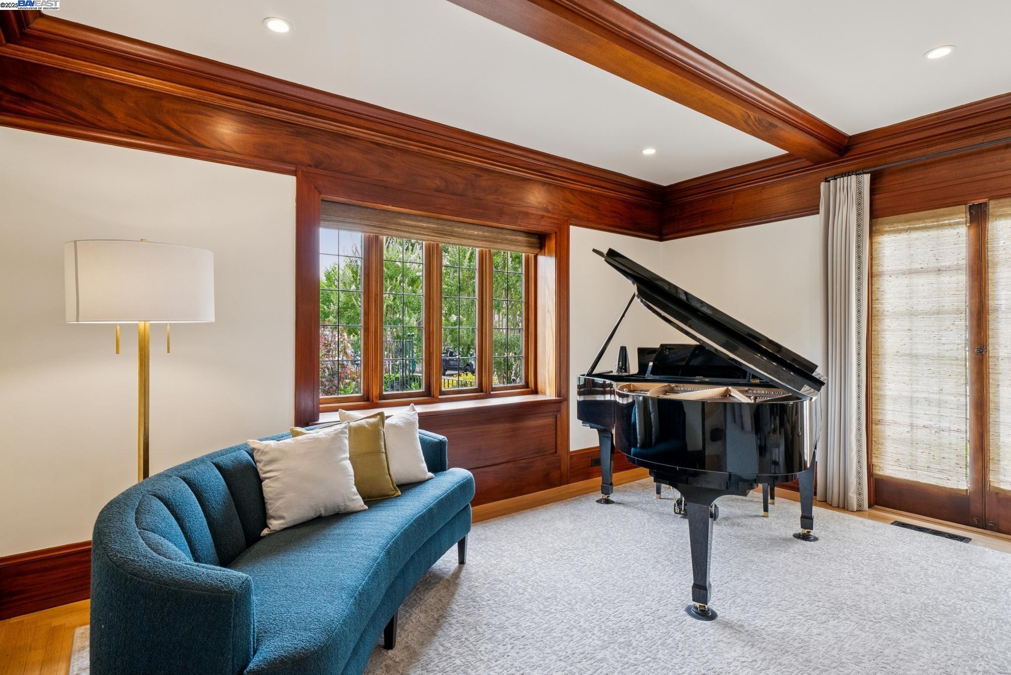 Detail Gallery Image 13 of 60 For 1232 Bay Street, Alameda,  CA 94501 - 8 Beds | 3/3 Baths