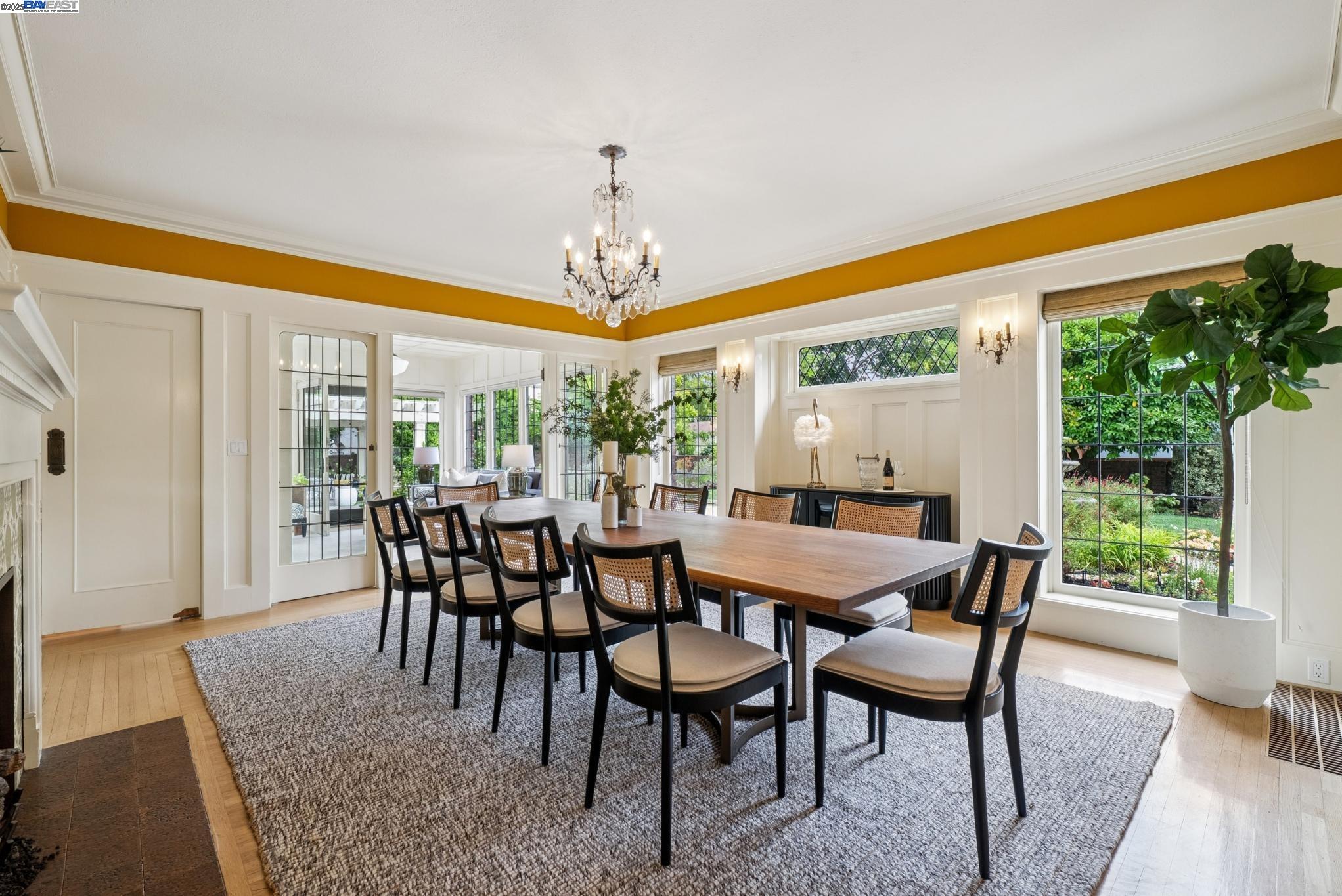 Detail Gallery Image 14 of 60 For 1232 Bay Street, Alameda,  CA 94501 - 8 Beds | 3/3 Baths