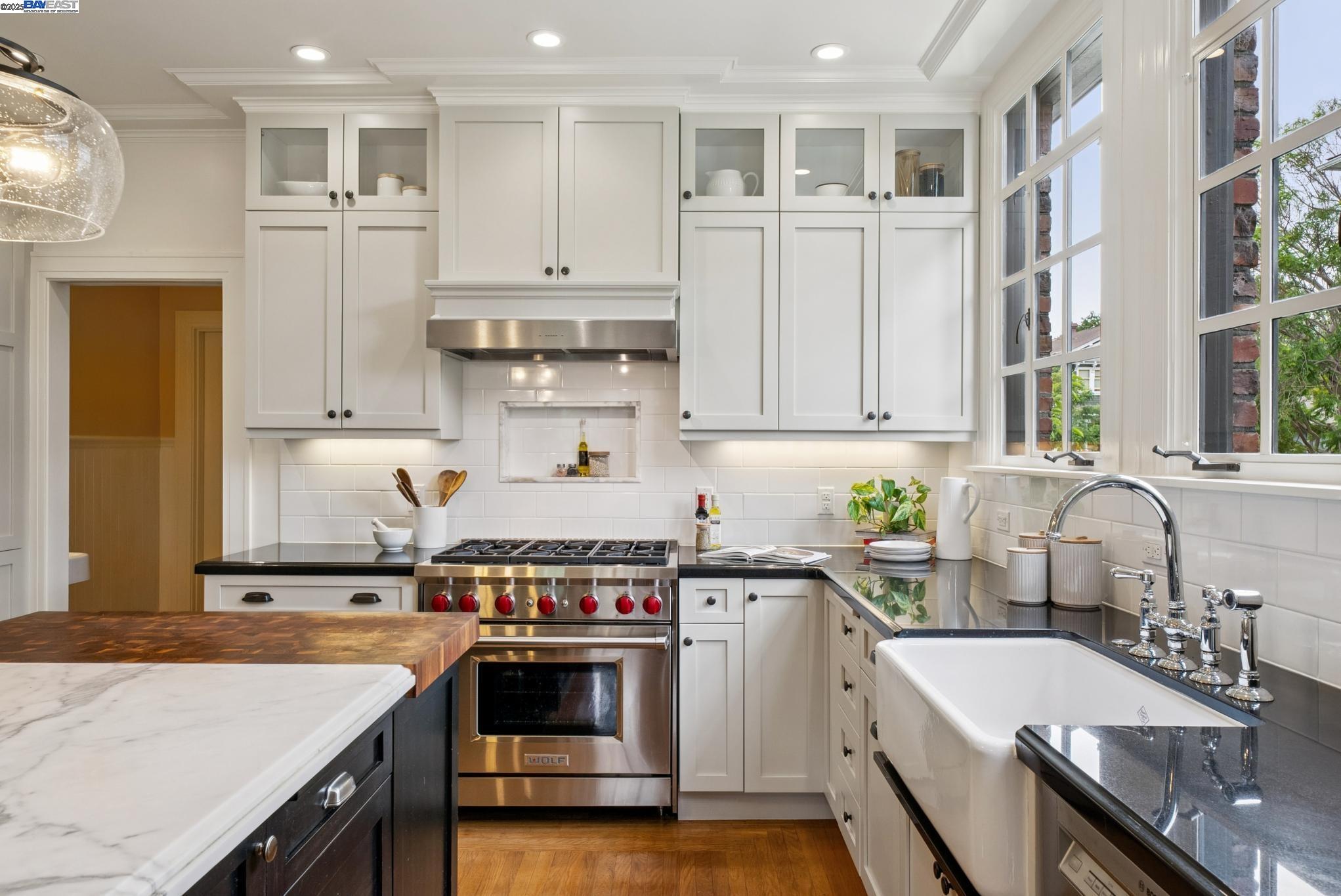 Detail Gallery Image 20 of 60 For 1232 Bay Street, Alameda,  CA 94501 - 8 Beds | 3/3 Baths