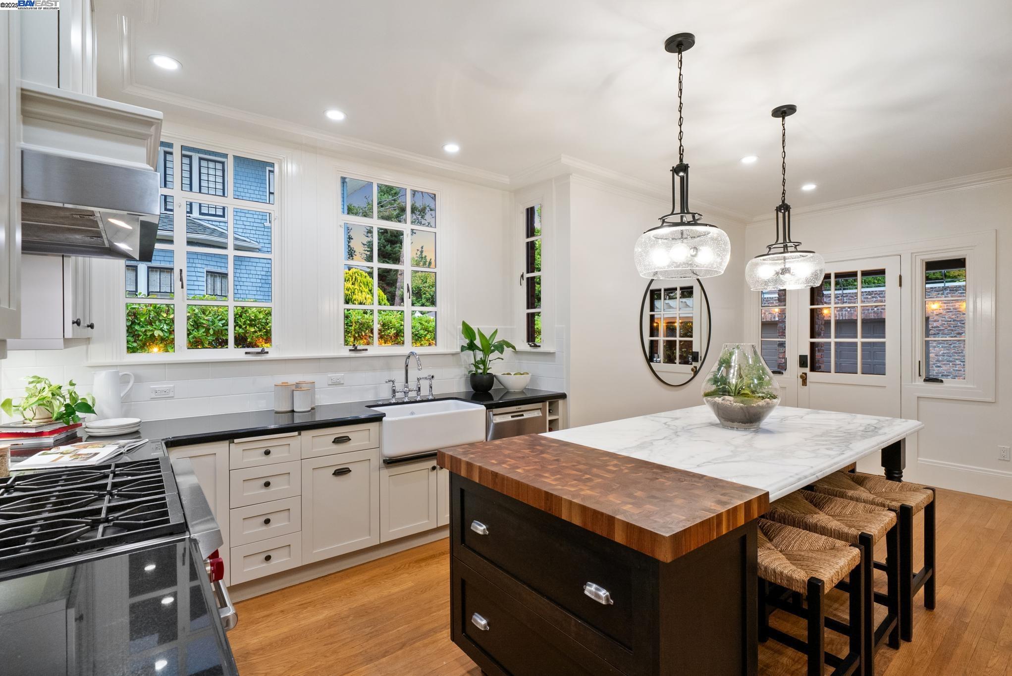 Detail Gallery Image 23 of 60 For 1232 Bay Street, Alameda,  CA 94501 - 8 Beds | 3/3 Baths
