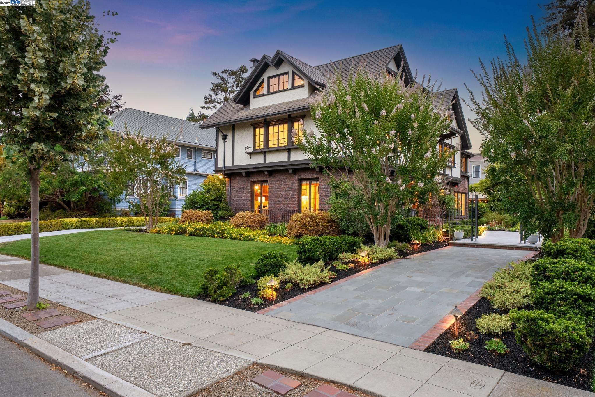 Detail Gallery Image 4 of 60 For 1232 Bay Street, Alameda,  CA 94501 - 8 Beds | 3/3 Baths