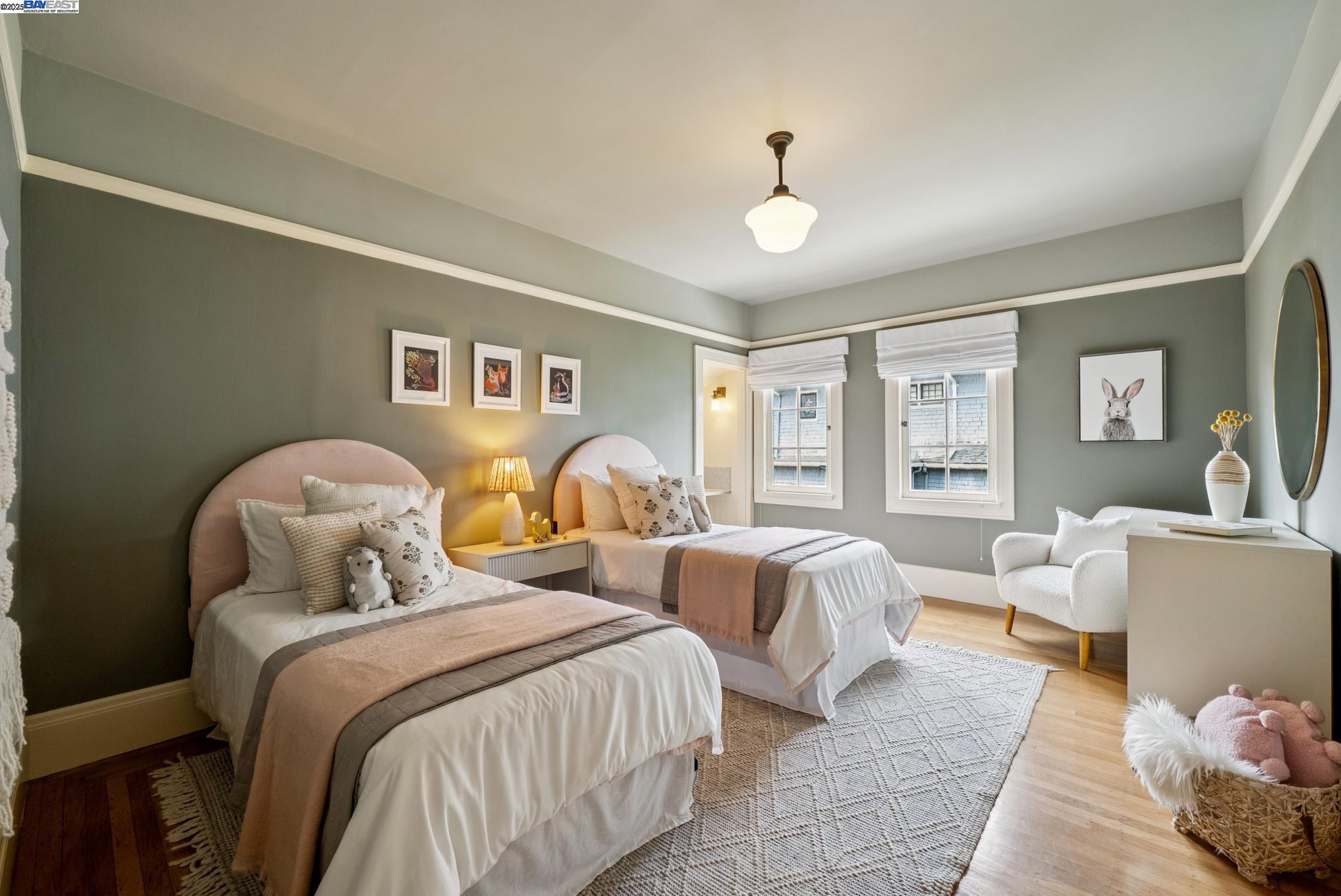 Detail Gallery Image 32 of 60 For 1232 Bay Street, Alameda,  CA 94501 - 8 Beds | 3/3 Baths