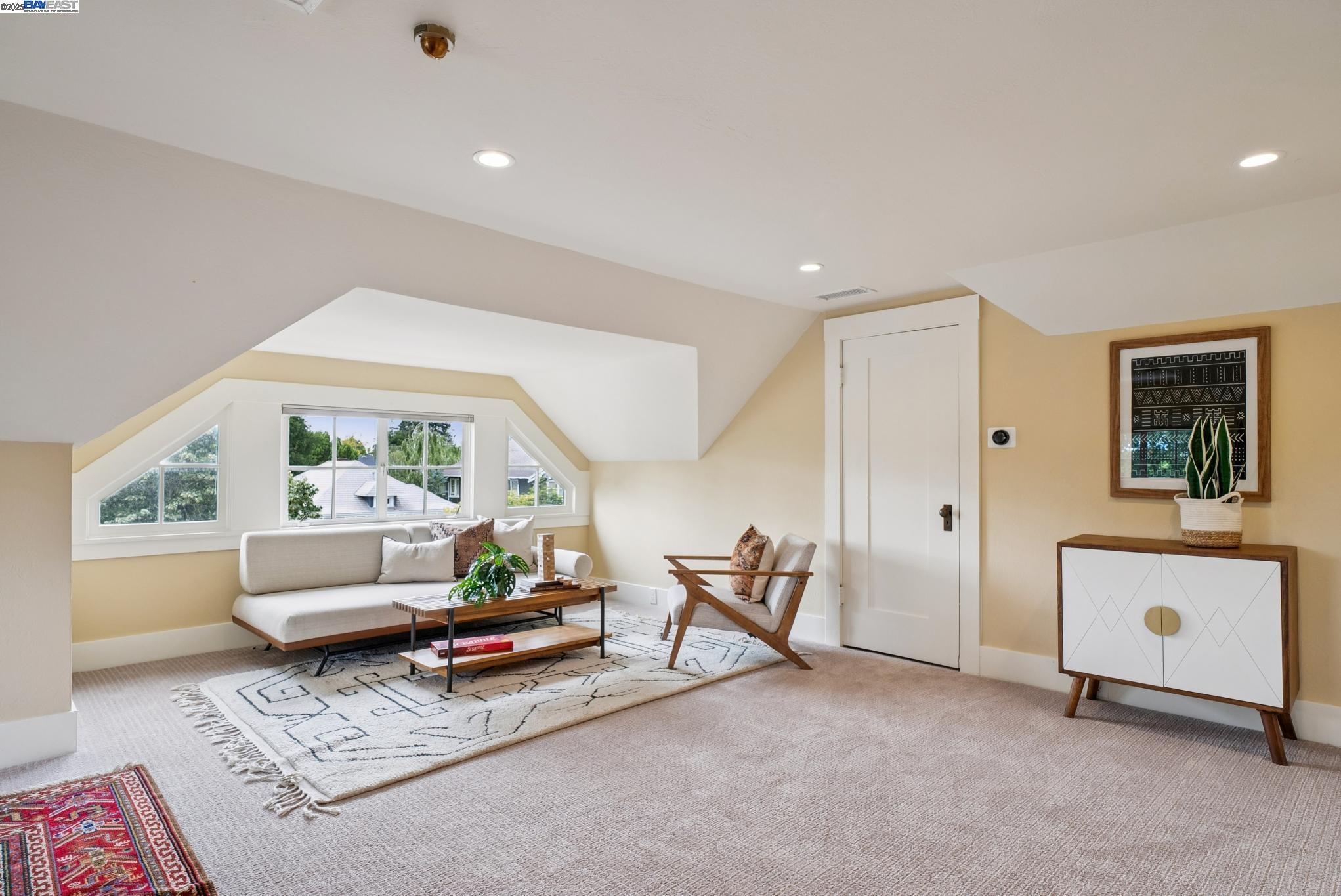 Detail Gallery Image 40 of 60 For 1232 Bay Street, Alameda,  CA 94501 - 8 Beds | 3/3 Baths