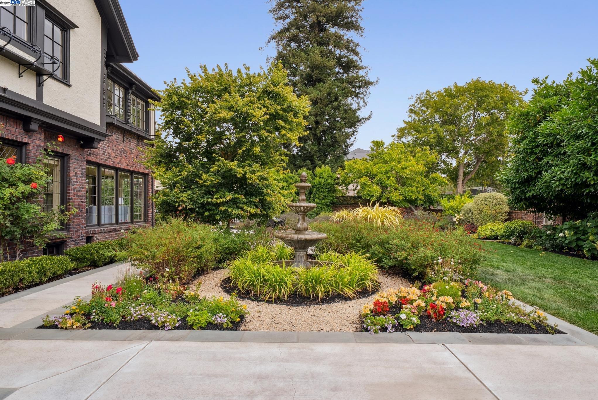 Detail Gallery Image 5 of 60 For 1232 Bay Street, Alameda,  CA 94501 - 8 Beds | 3/3 Baths