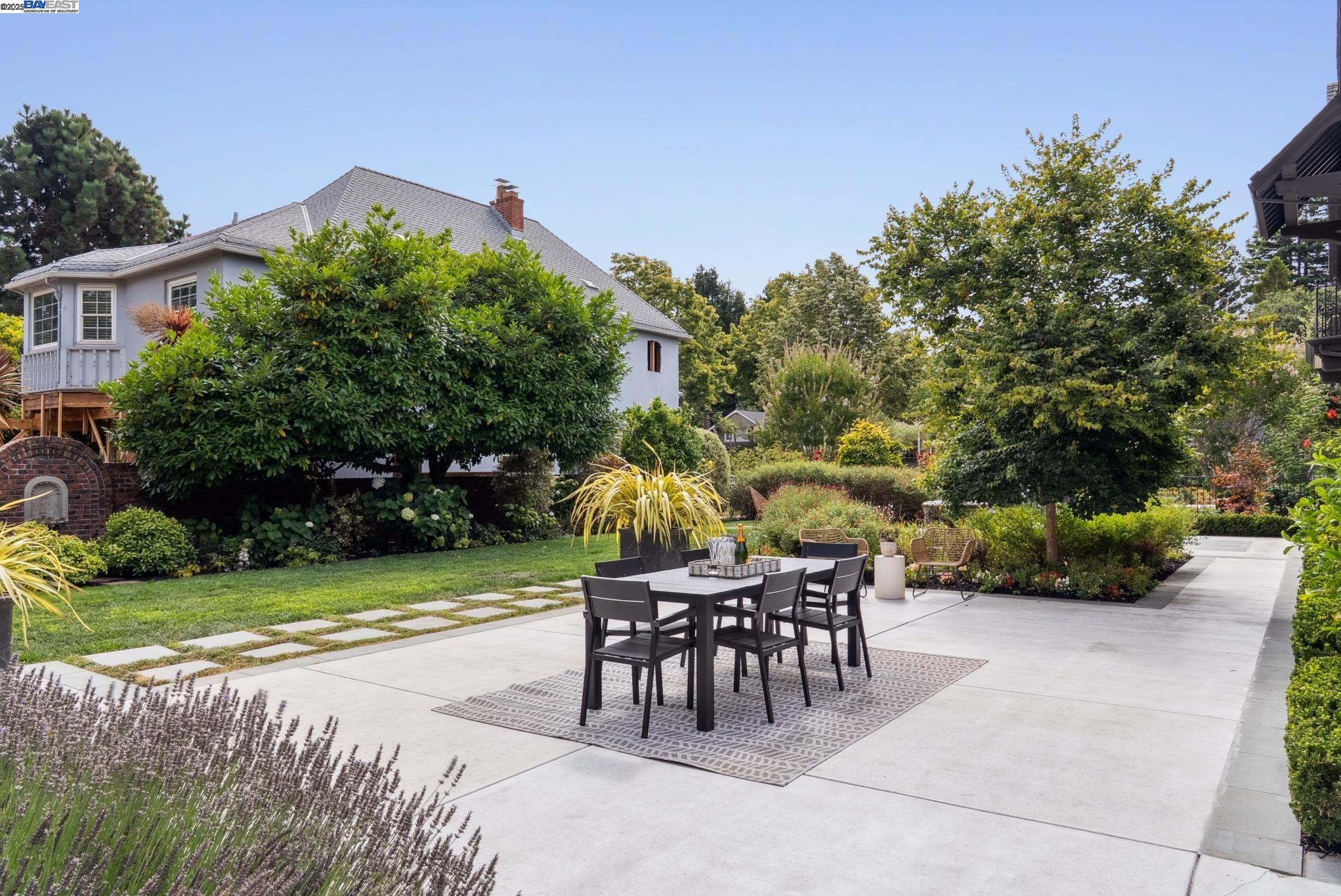 Detail Gallery Image 47 of 60 For 1232 Bay Street, Alameda,  CA 94501 - 8 Beds | 3/3 Baths