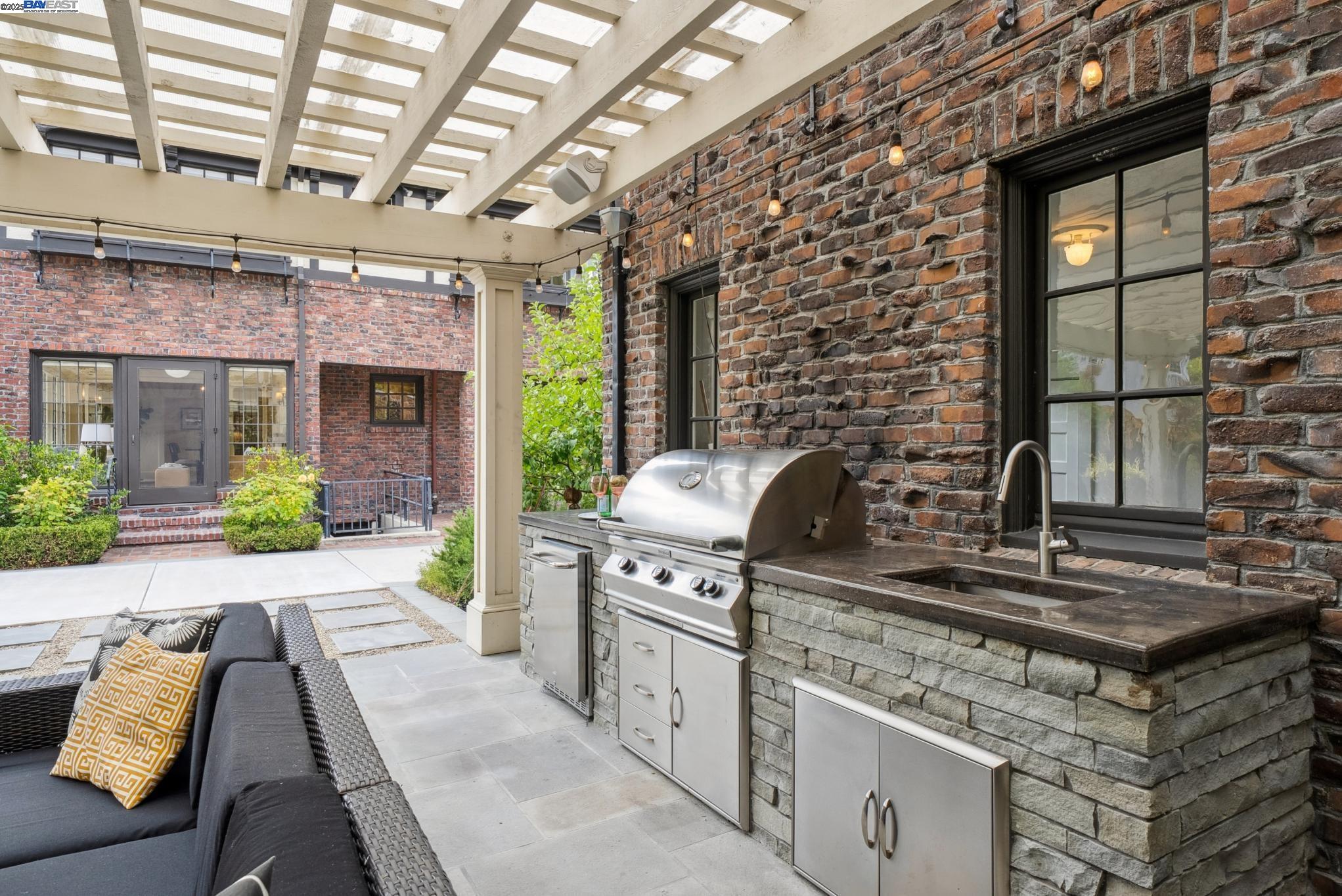 Detail Gallery Image 49 of 60 For 1232 Bay Street, Alameda,  CA 94501 - 8 Beds | 3/3 Baths