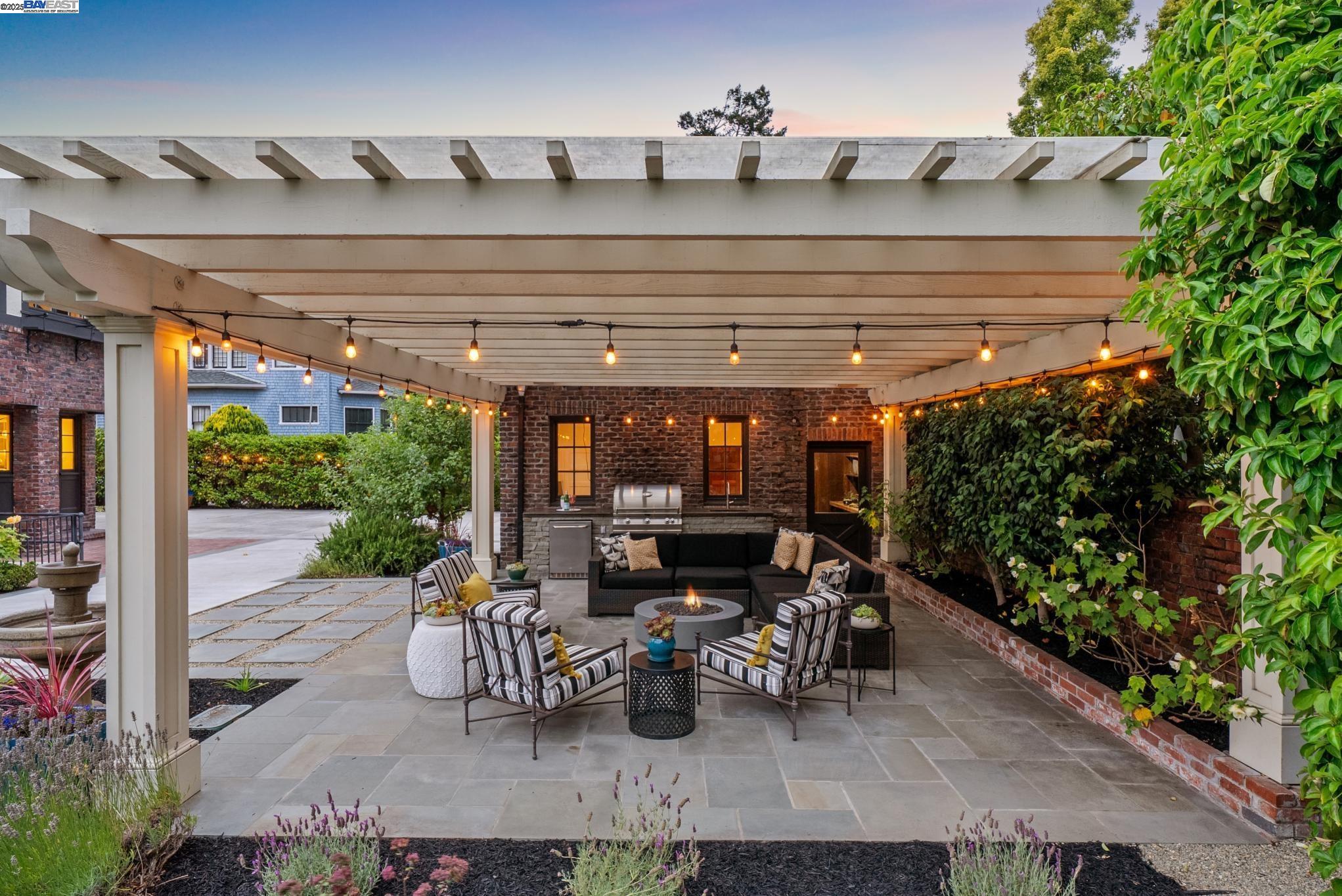 Detail Gallery Image 50 of 60 For 1232 Bay Street, Alameda,  CA 94501 - 8 Beds | 3/3 Baths