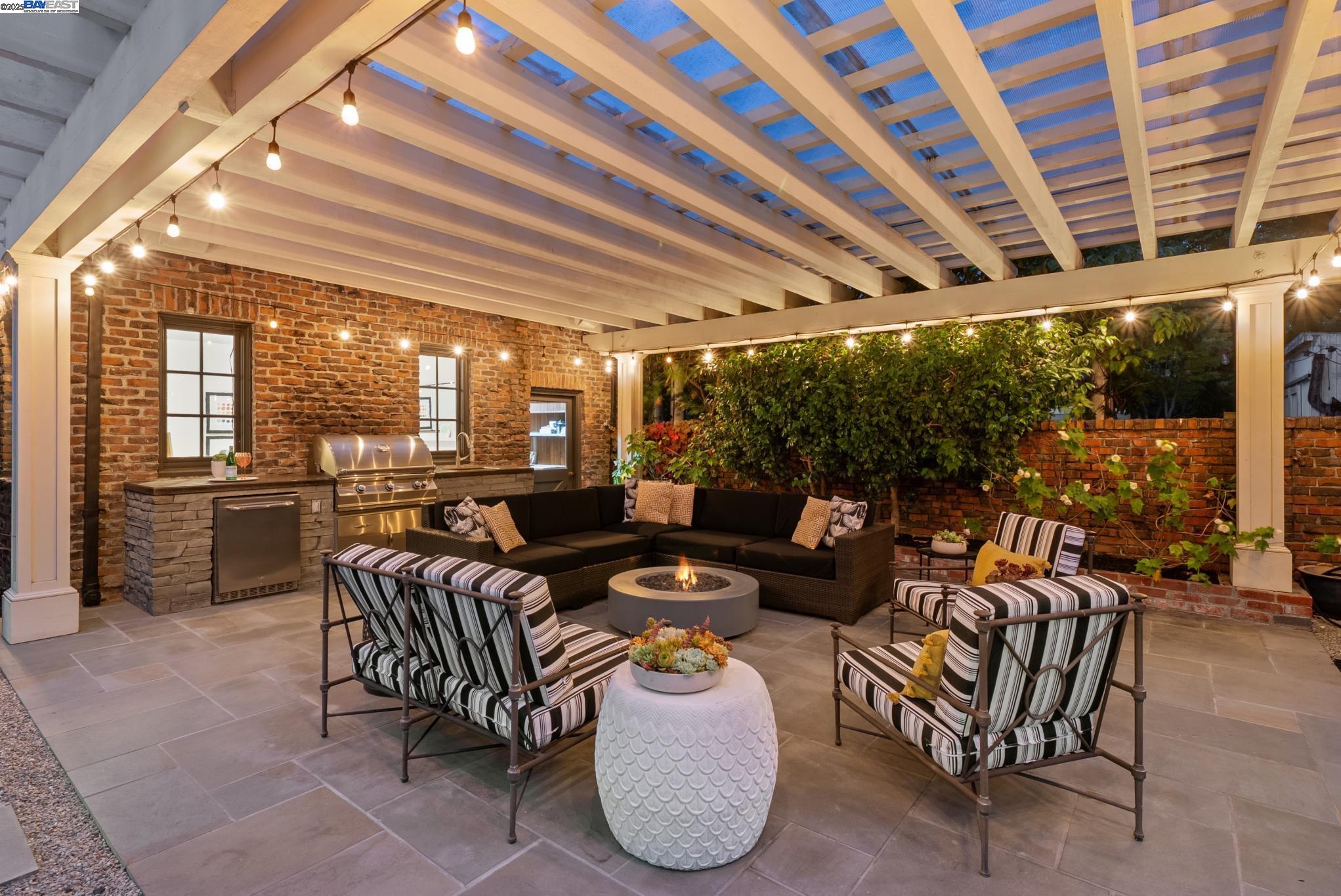 Detail Gallery Image 51 of 60 For 1232 Bay Street, Alameda,  CA 94501 - 8 Beds | 3/3 Baths