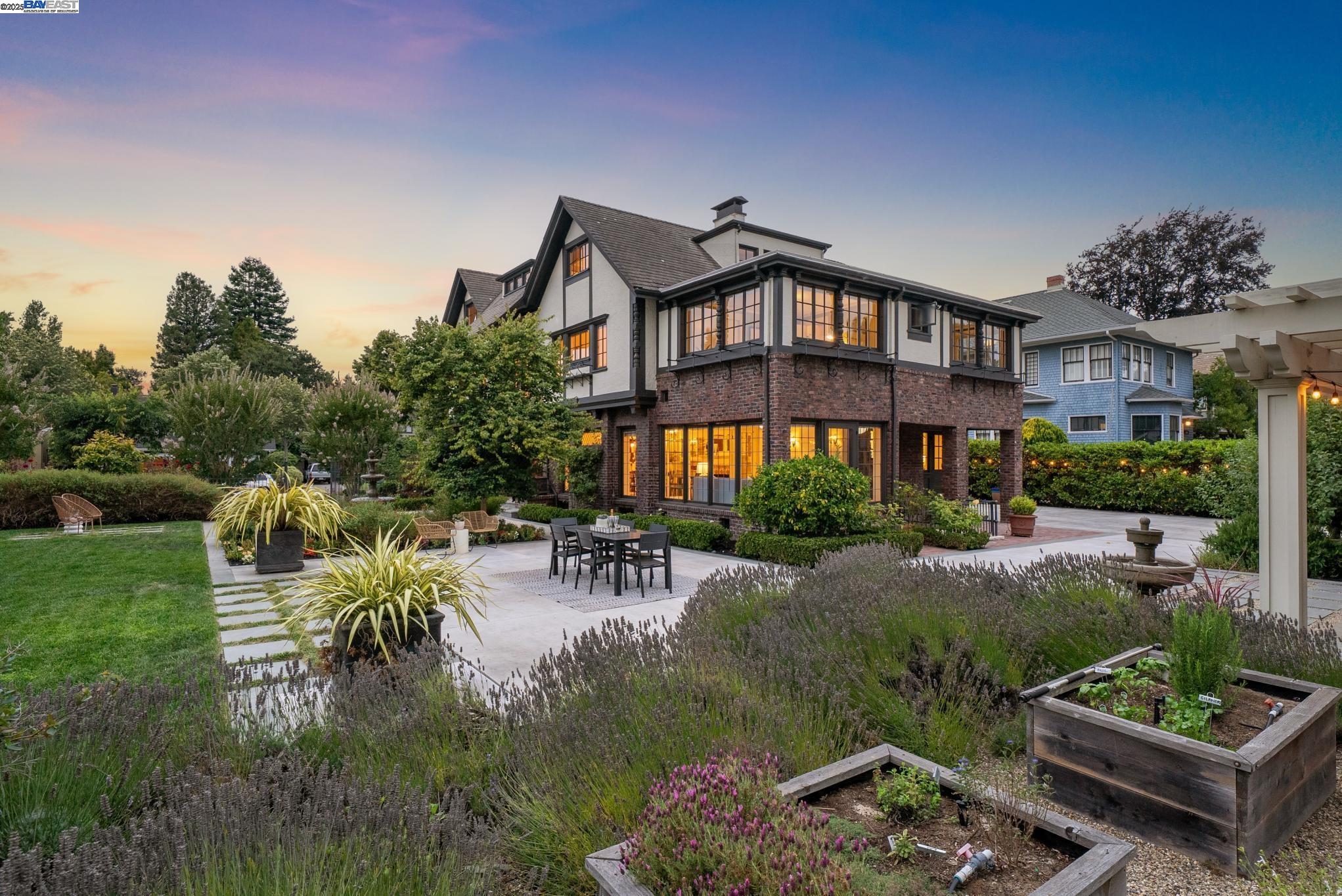 Detail Gallery Image 55 of 60 For 1232 Bay Street, Alameda,  CA 94501 - 8 Beds | 3/3 Baths