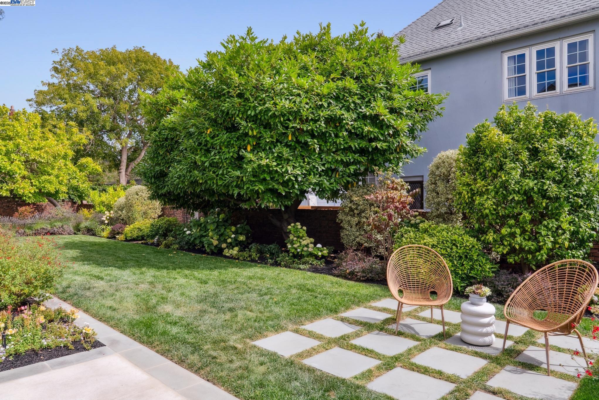 Detail Gallery Image 7 of 60 For 1232 Bay Street, Alameda,  CA 94501 - 8 Beds | 3/3 Baths