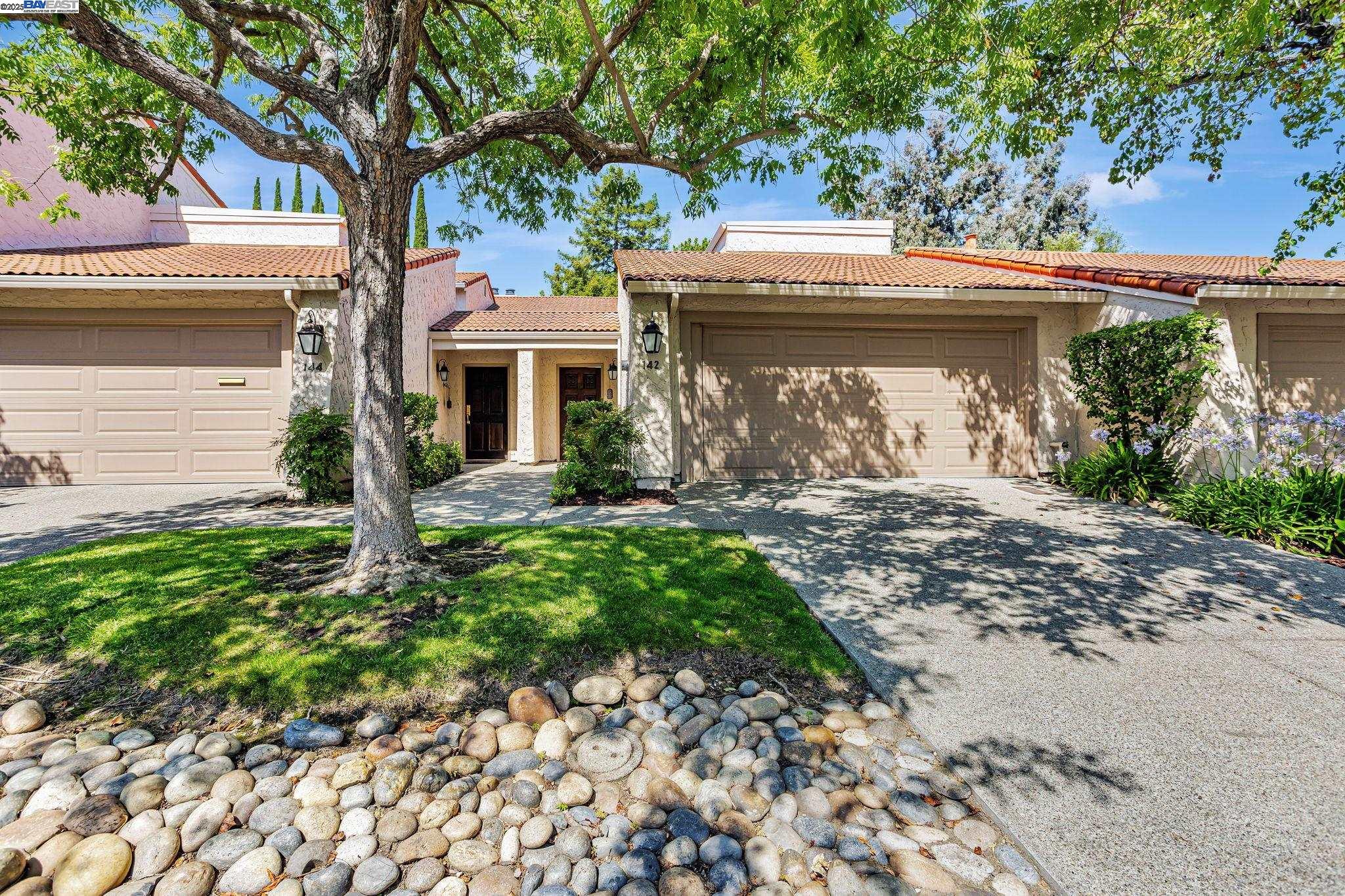 Detail Gallery Image 1 of 43 For 142 Calle Larga, Los Gatos,  CA 95032 - 3 Beds | 3 Baths