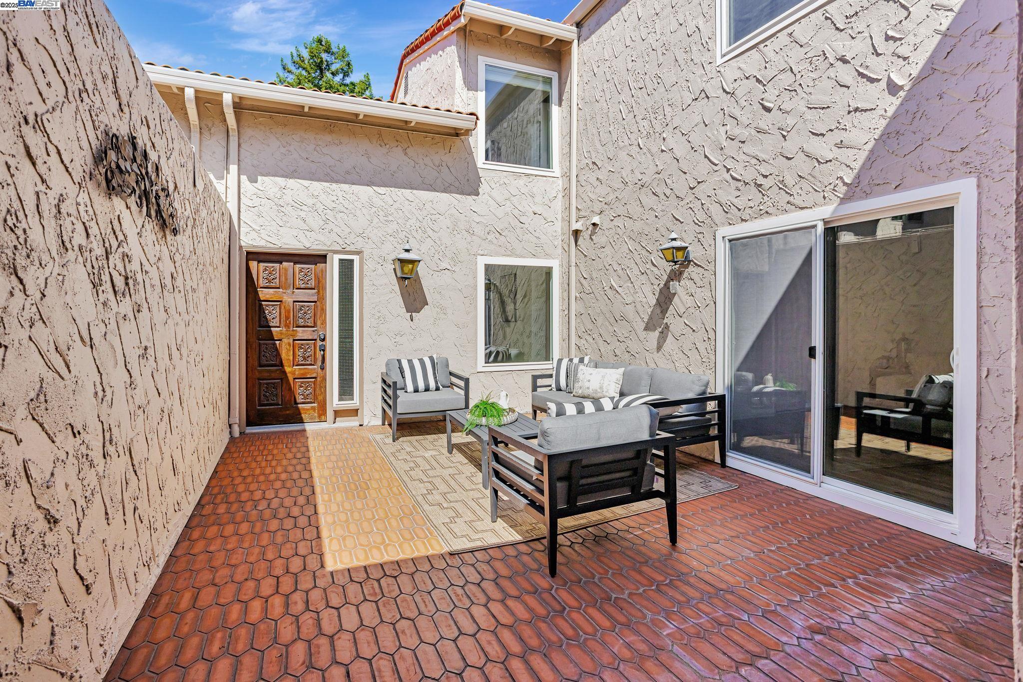 Detail Gallery Image 3 of 43 For 142 Calle Larga, Los Gatos,  CA 95032 - 3 Beds | 3 Baths