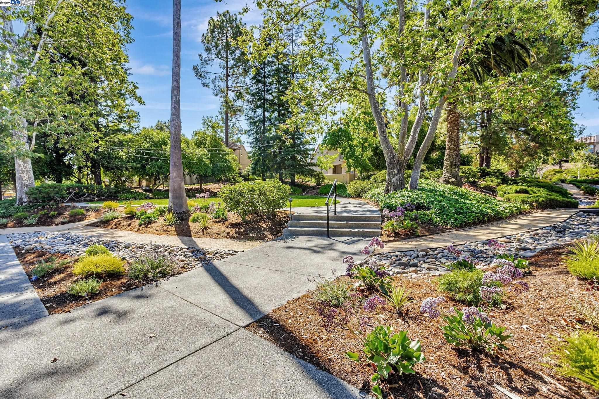 Detail Gallery Image 34 of 43 For 142 Calle Larga, Los Gatos,  CA 95032 - 3 Beds | 3 Baths