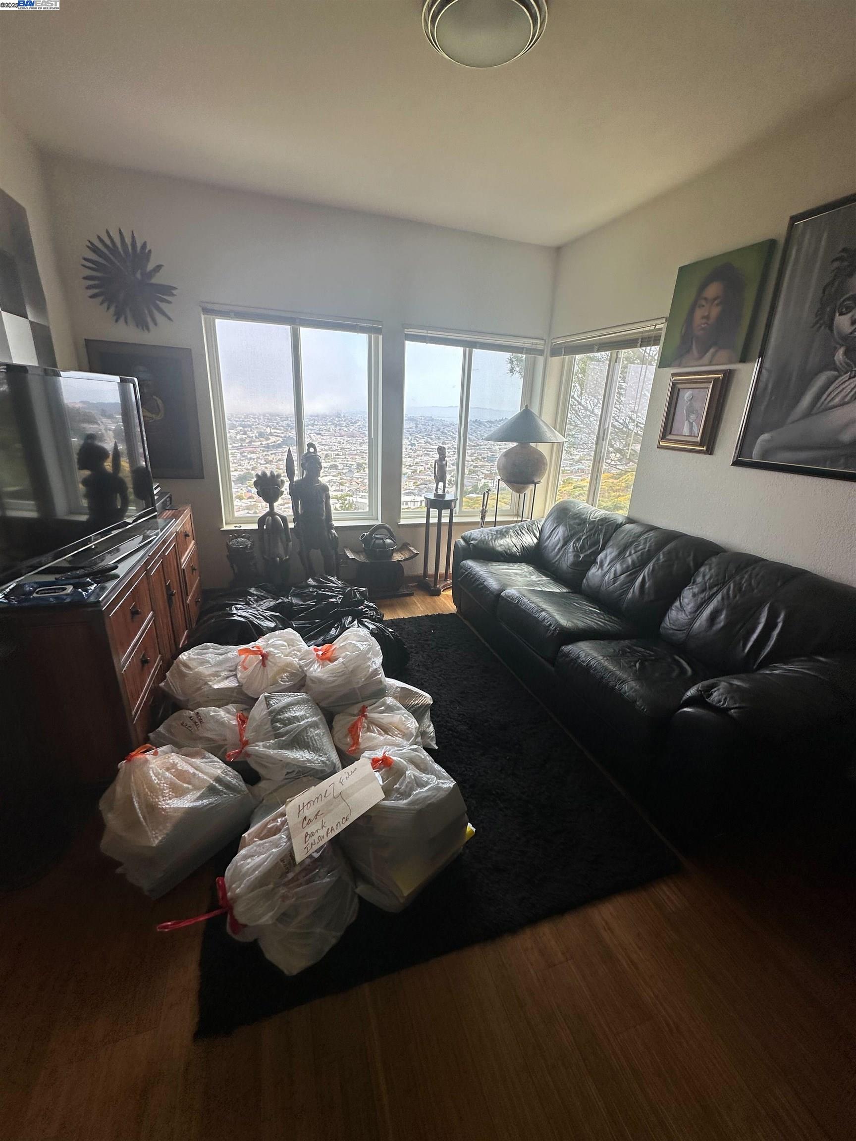 Detail Gallery Image 3 of 11 For 440 Pointe Pacific #3,  Daly City,  CA 94014 - 3 Beds | 2/1 Baths