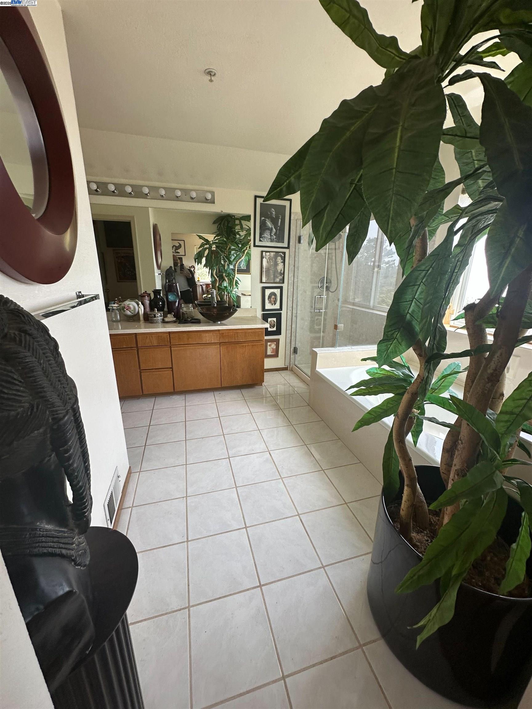 Detail Gallery Image 9 of 11 For 440 Pointe Pacific #3,  Daly City,  CA 94014 - 3 Beds | 2/1 Baths