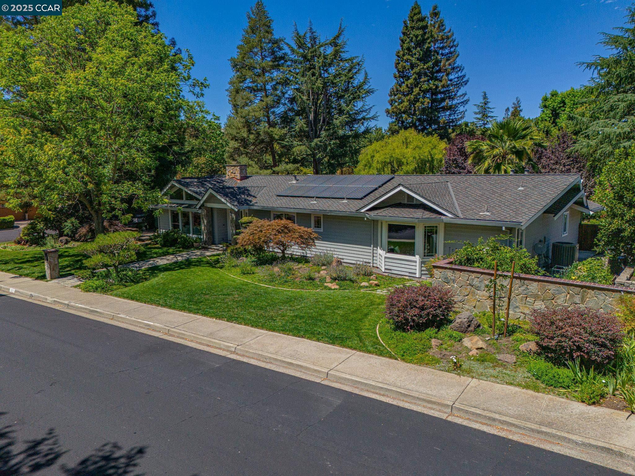 Detail Gallery Image 9 of 59 For 1023 White Gate Rd, Alamo,  CA 94507 - 4 Beds | 3/1 Baths