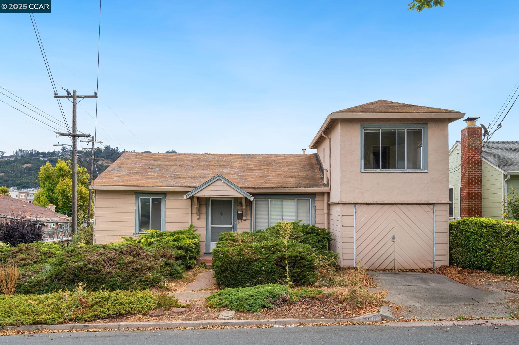 Detail Gallery Image 2 of 52 For 1700 San Benito St, Richmond,  CA 94804 - 5 Beds | 2 Baths