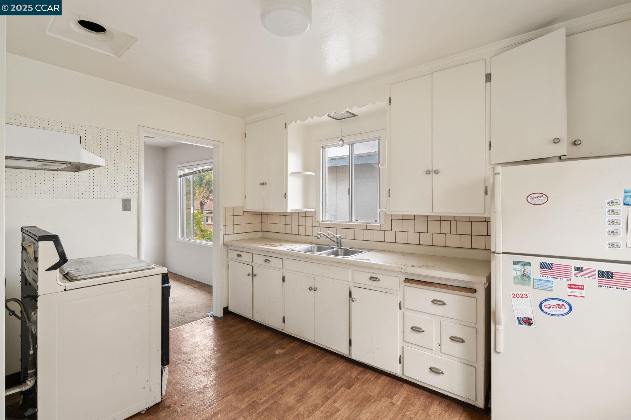 Detail Gallery Image 11 of 52 For 1700 San Benito St, Richmond,  CA 94804 - 5 Beds | 2 Baths