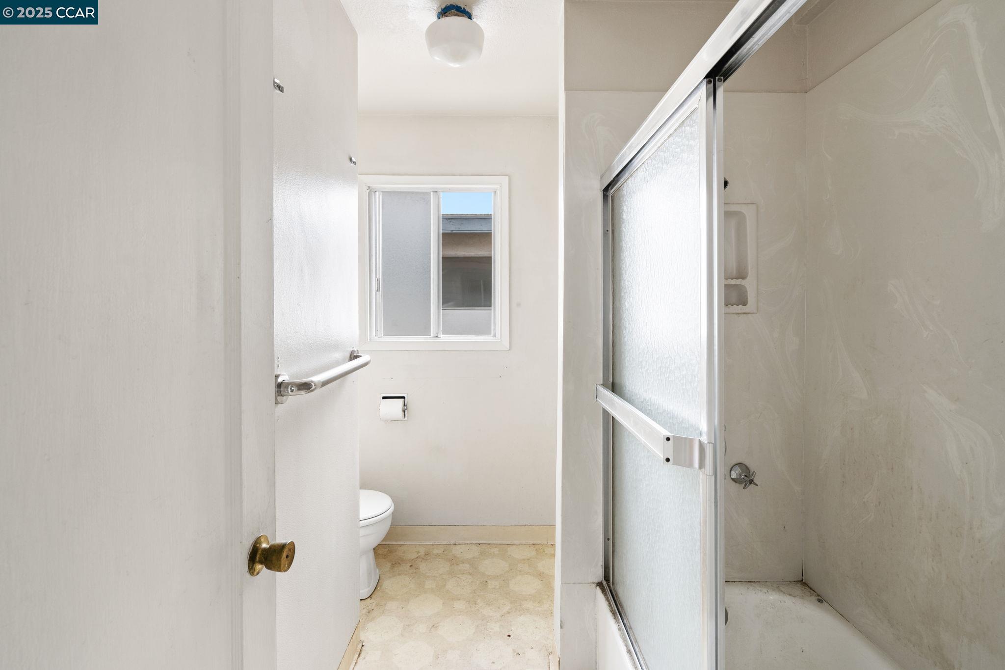 Detail Gallery Image 15 of 52 For 1700 San Benito St, Richmond,  CA 94804 - 5 Beds | 2 Baths