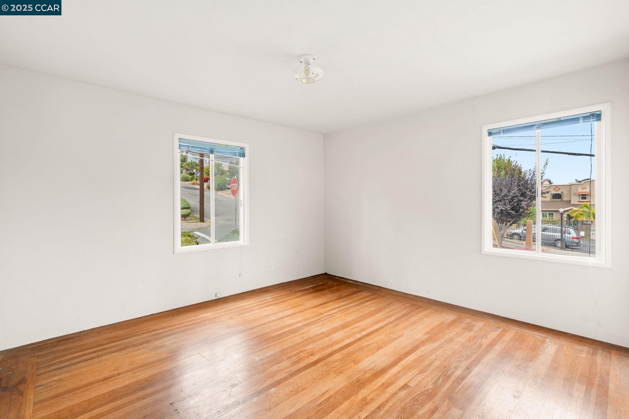 Detail Gallery Image 17 of 52 For 1700 San Benito St, Richmond,  CA 94804 - 5 Beds | 2 Baths