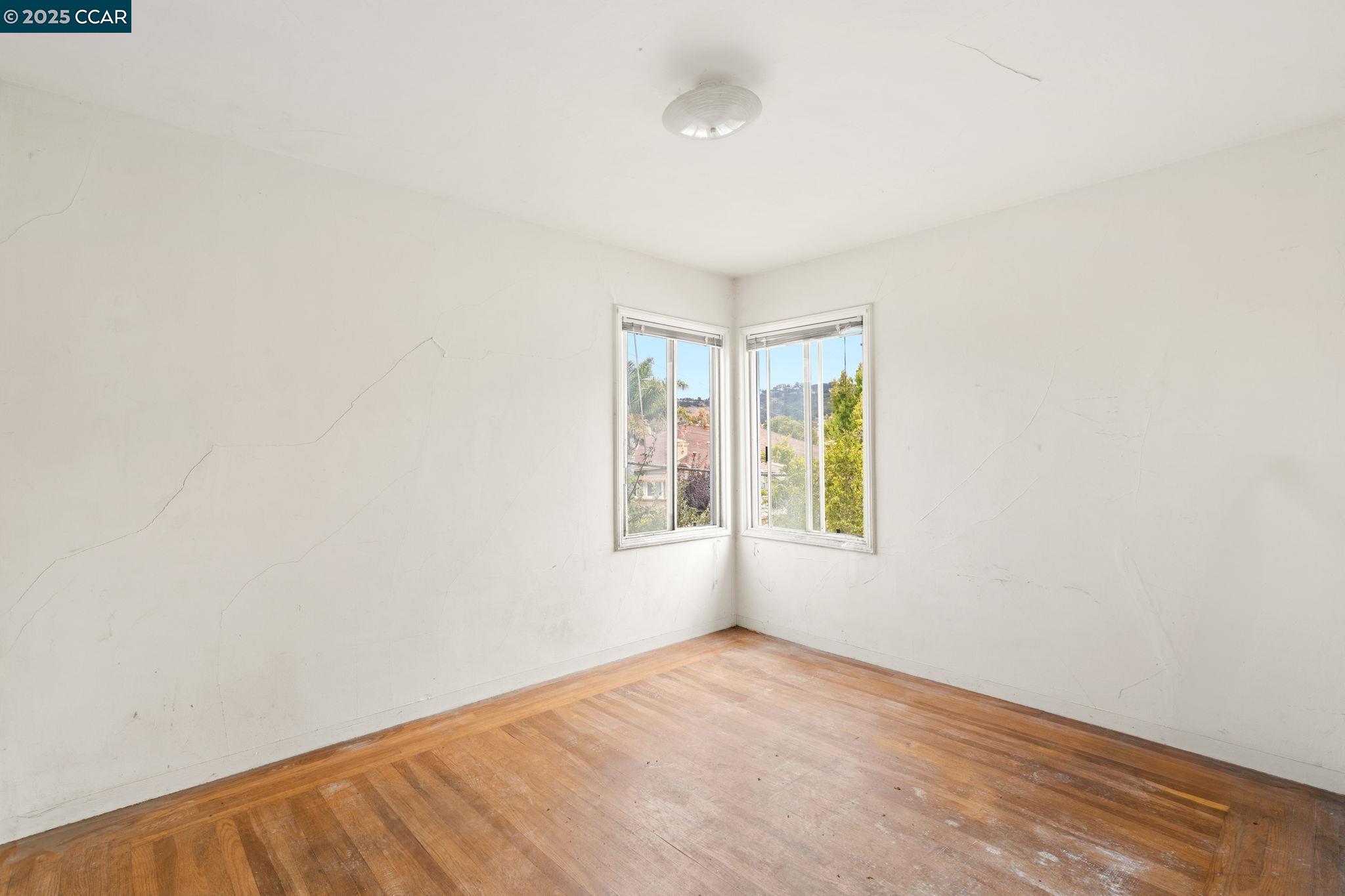 Detail Gallery Image 19 of 52 For 1700 San Benito St, Richmond,  CA 94804 - 5 Beds | 2 Baths