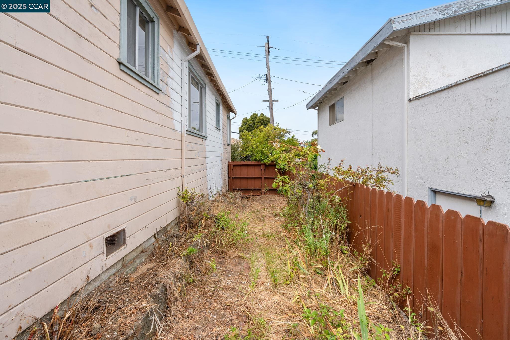 Detail Gallery Image 24 of 52 For 1700 San Benito St, Richmond,  CA 94804 - 5 Beds | 2 Baths