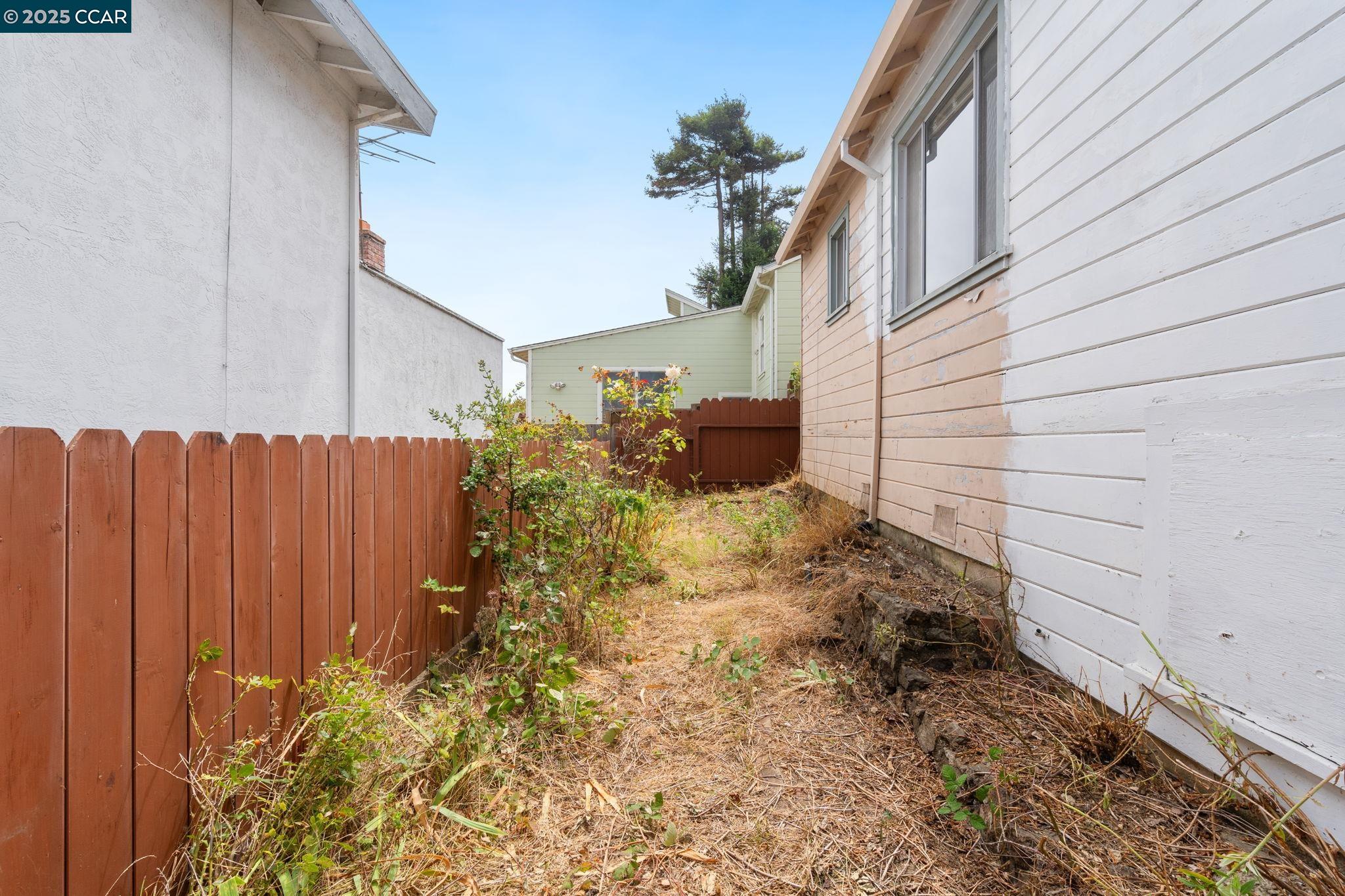 Detail Gallery Image 26 of 52 For 1700 San Benito St, Richmond,  CA 94804 - 5 Beds | 2 Baths