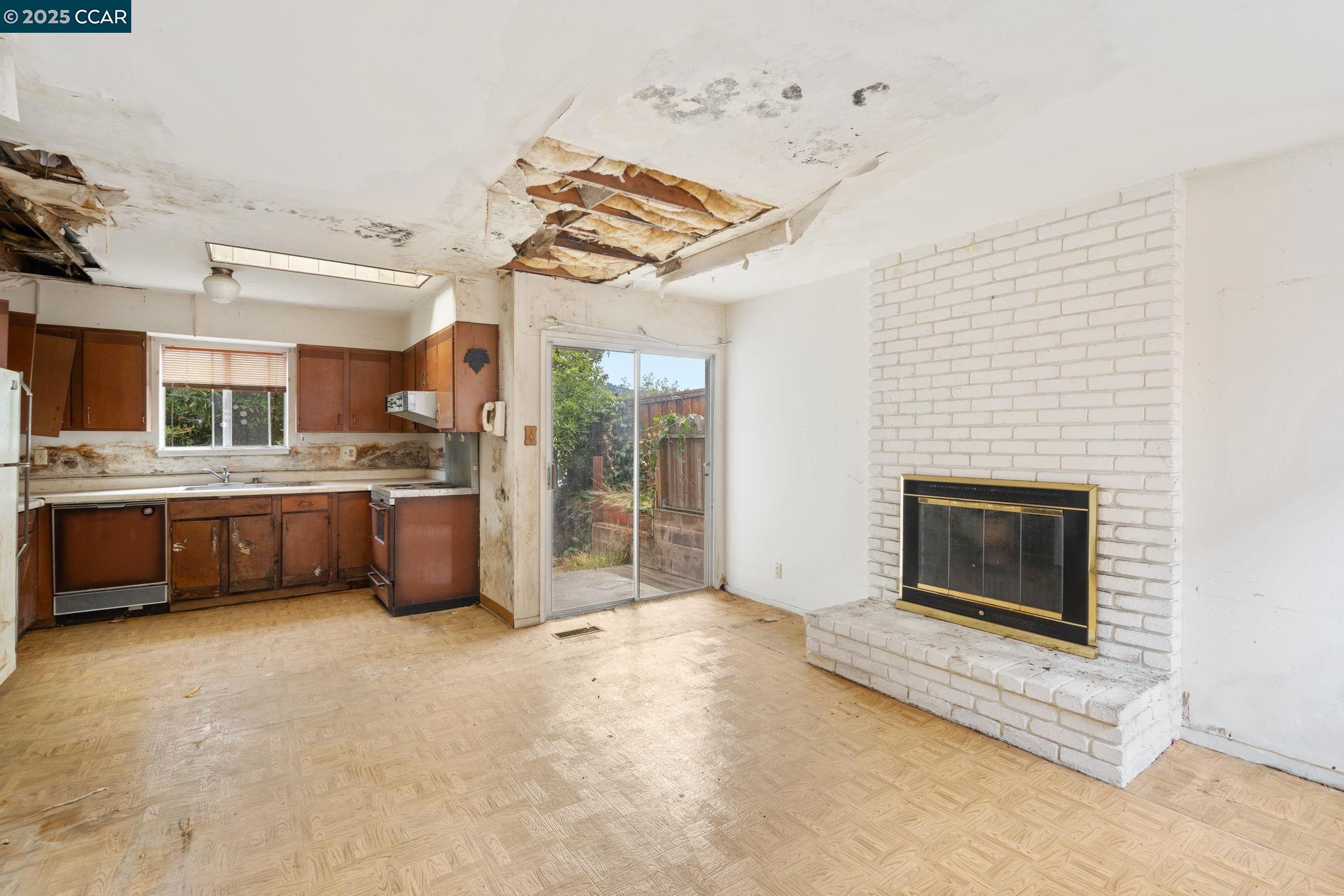 Detail Gallery Image 29 of 52 For 1700 San Benito St, Richmond,  CA 94804 - 5 Beds | 2 Baths