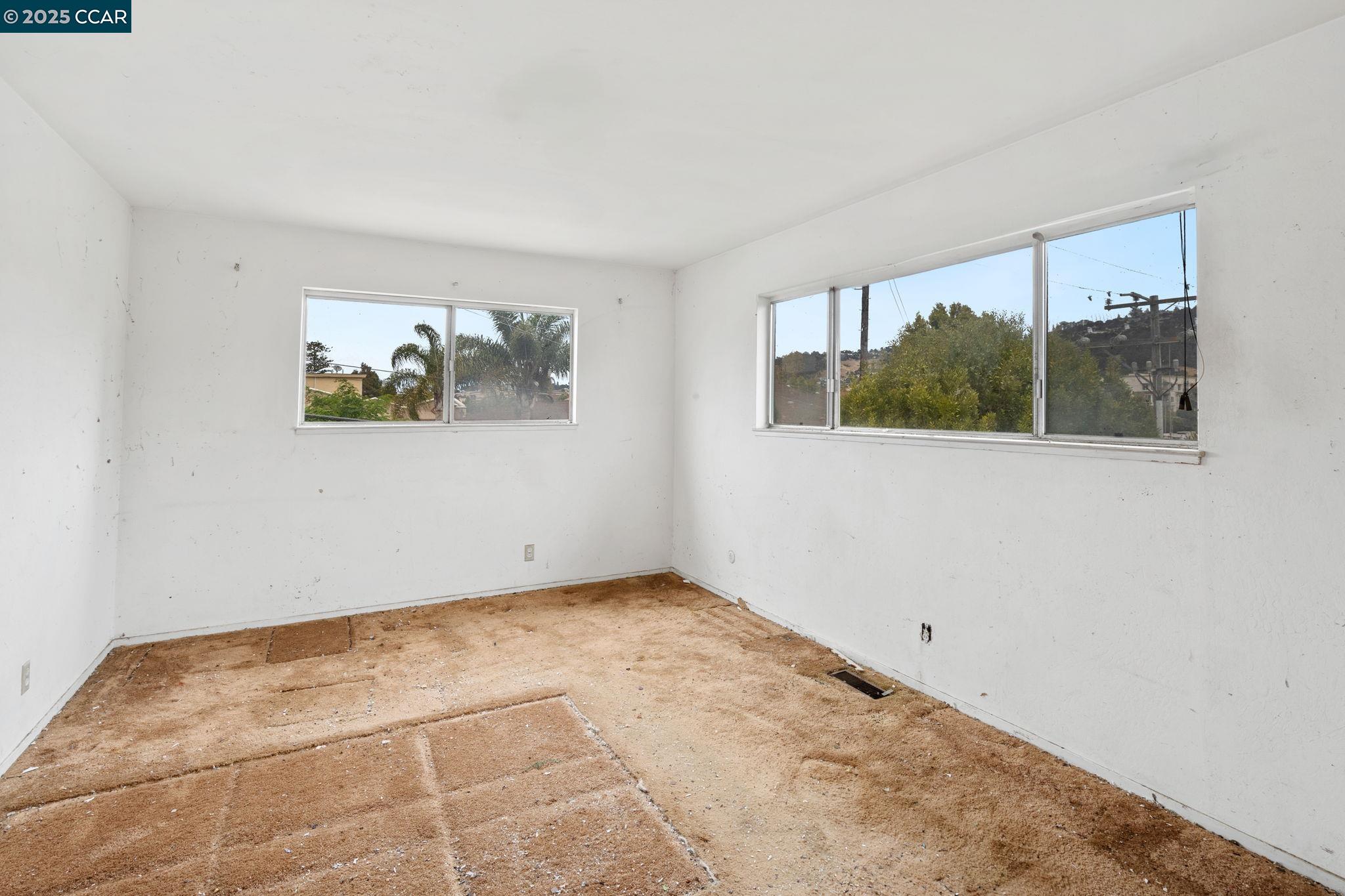 Detail Gallery Image 36 of 52 For 1700 San Benito St, Richmond,  CA 94804 - 5 Beds | 2 Baths