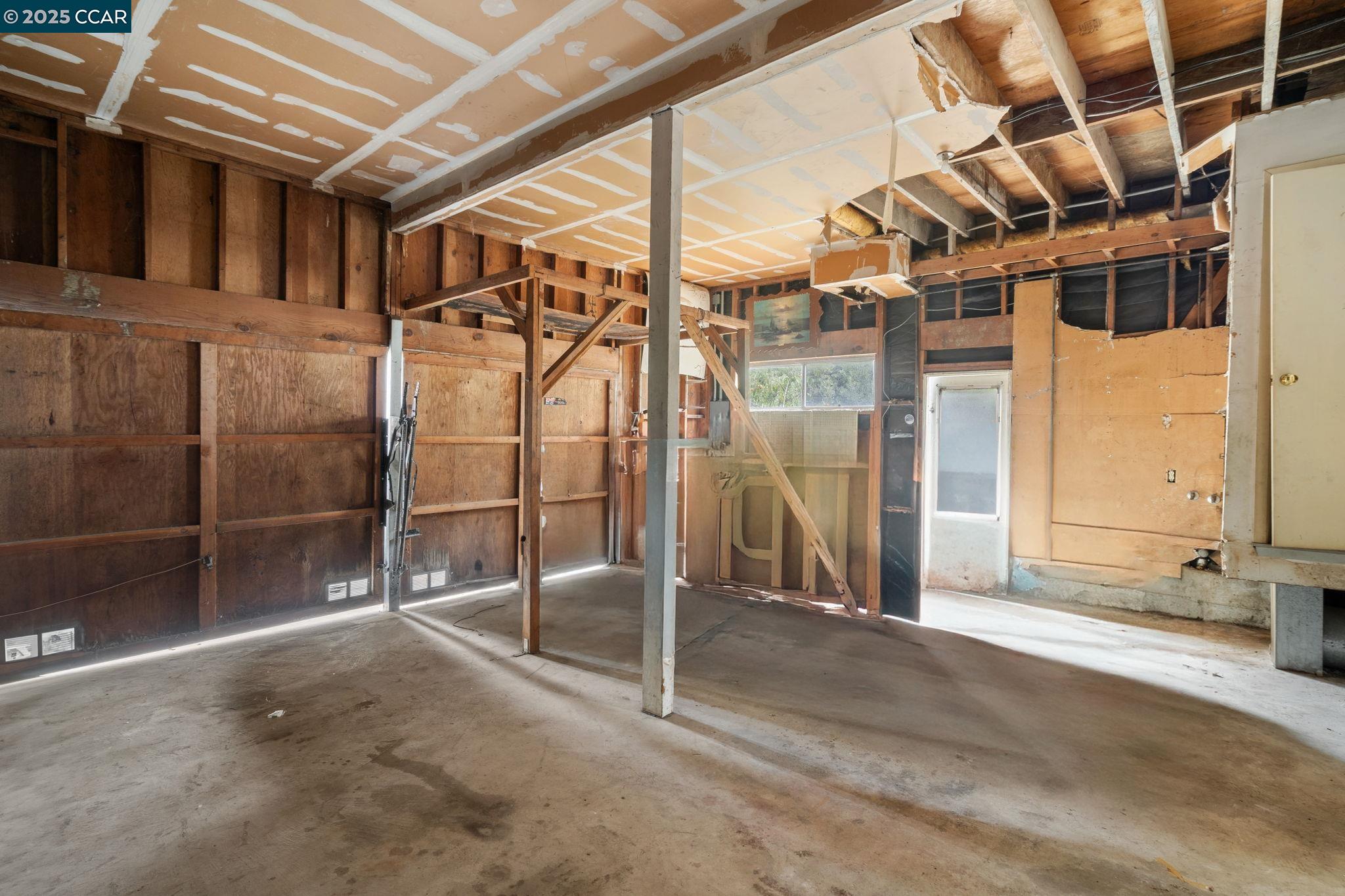 Detail Gallery Image 42 of 52 For 1700 San Benito St, Richmond,  CA 94804 - 5 Beds | 2 Baths