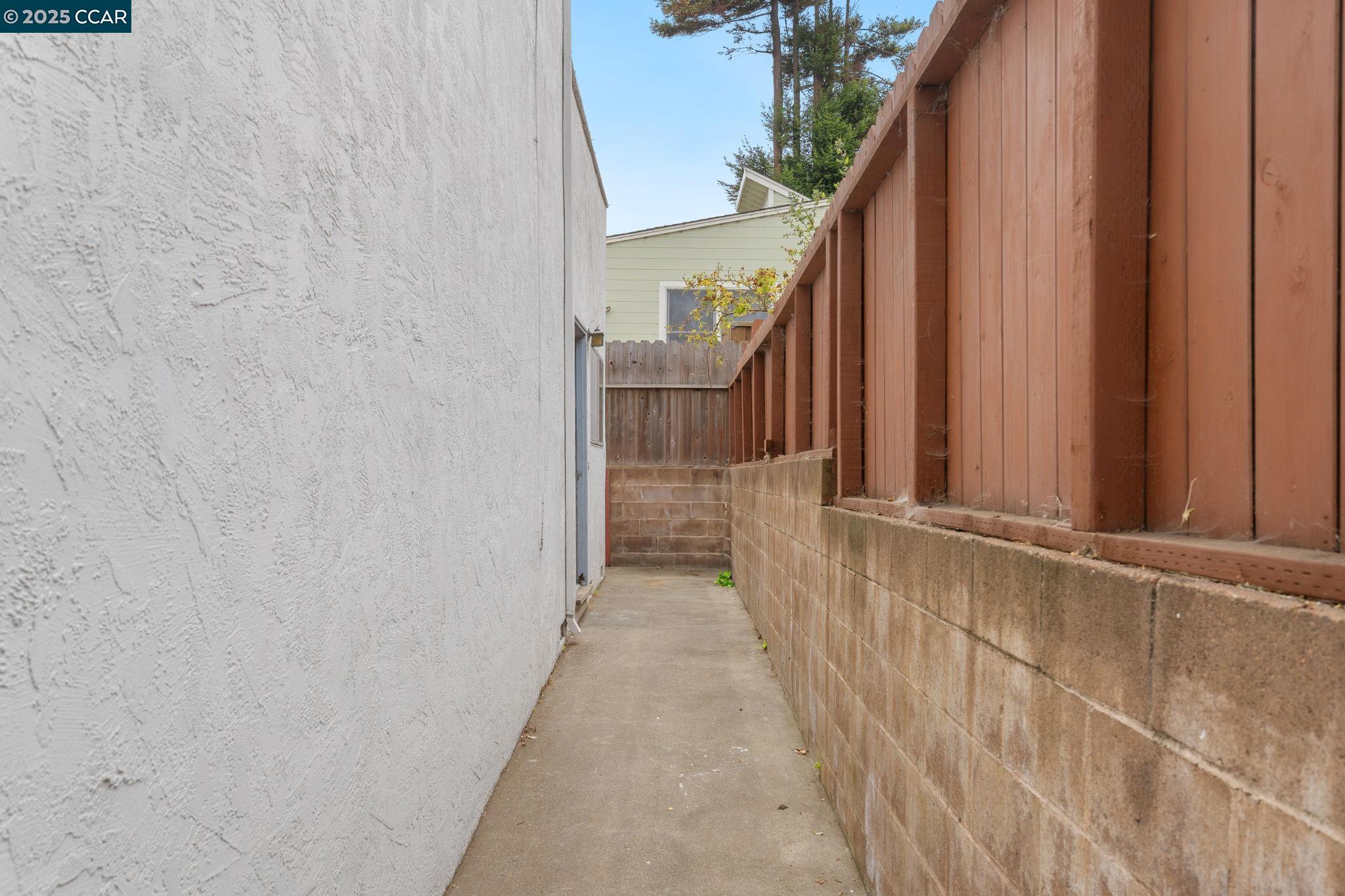 Detail Gallery Image 43 of 52 For 1700 San Benito St, Richmond,  CA 94804 - 5 Beds | 2 Baths