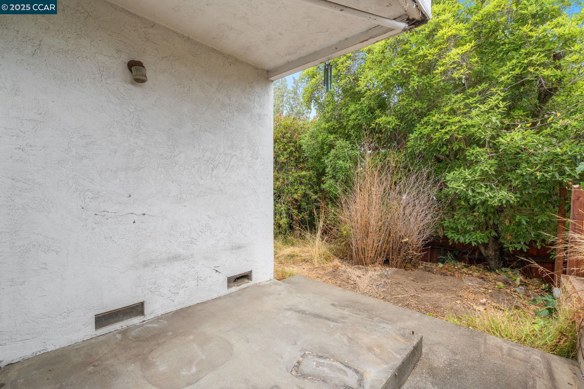 Detail Gallery Image 44 of 52 For 1700 San Benito St, Richmond,  CA 94804 - 5 Beds | 2 Baths