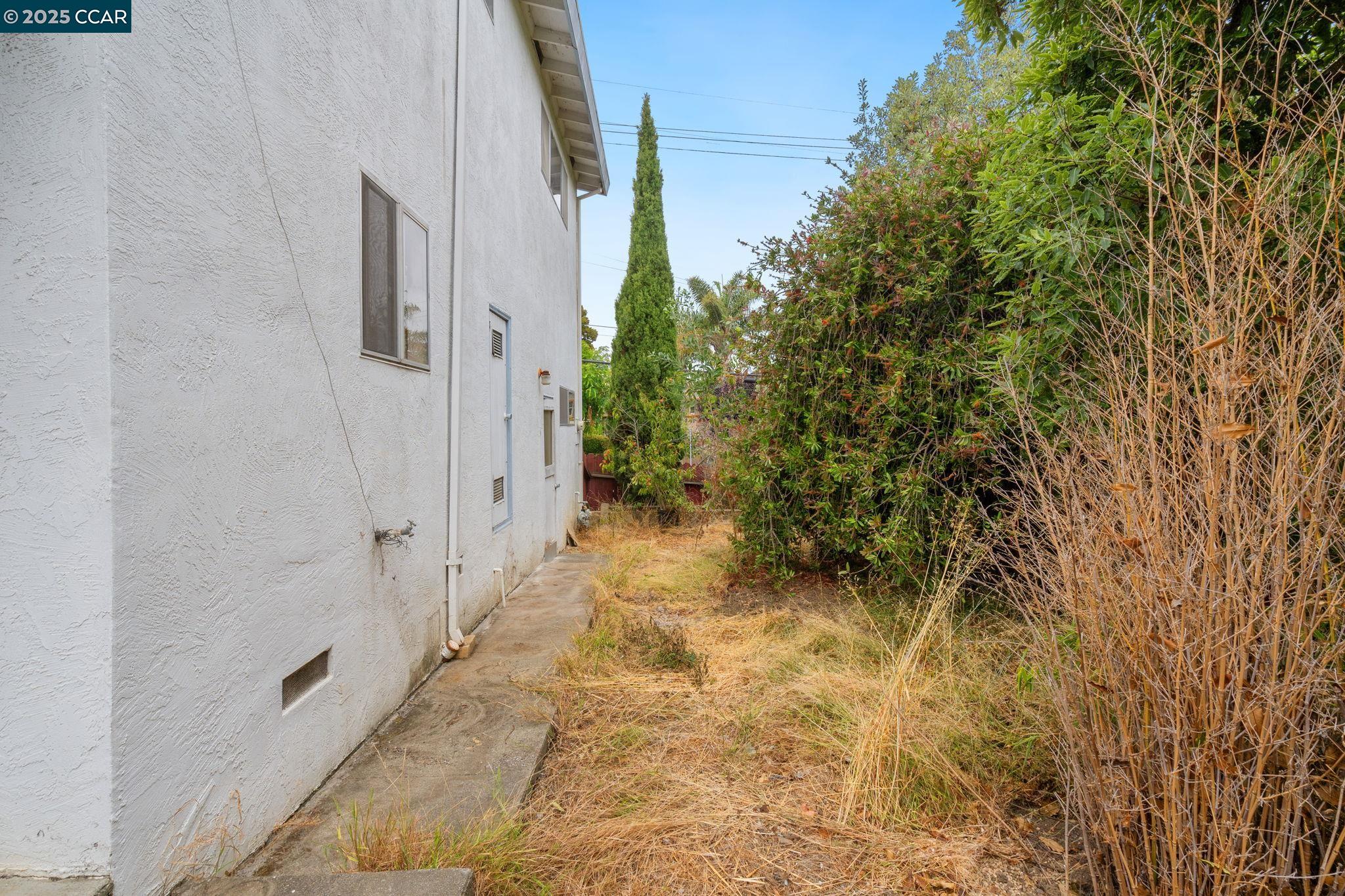 Detail Gallery Image 45 of 52 For 1700 San Benito St, Richmond,  CA 94804 - 5 Beds | 2 Baths