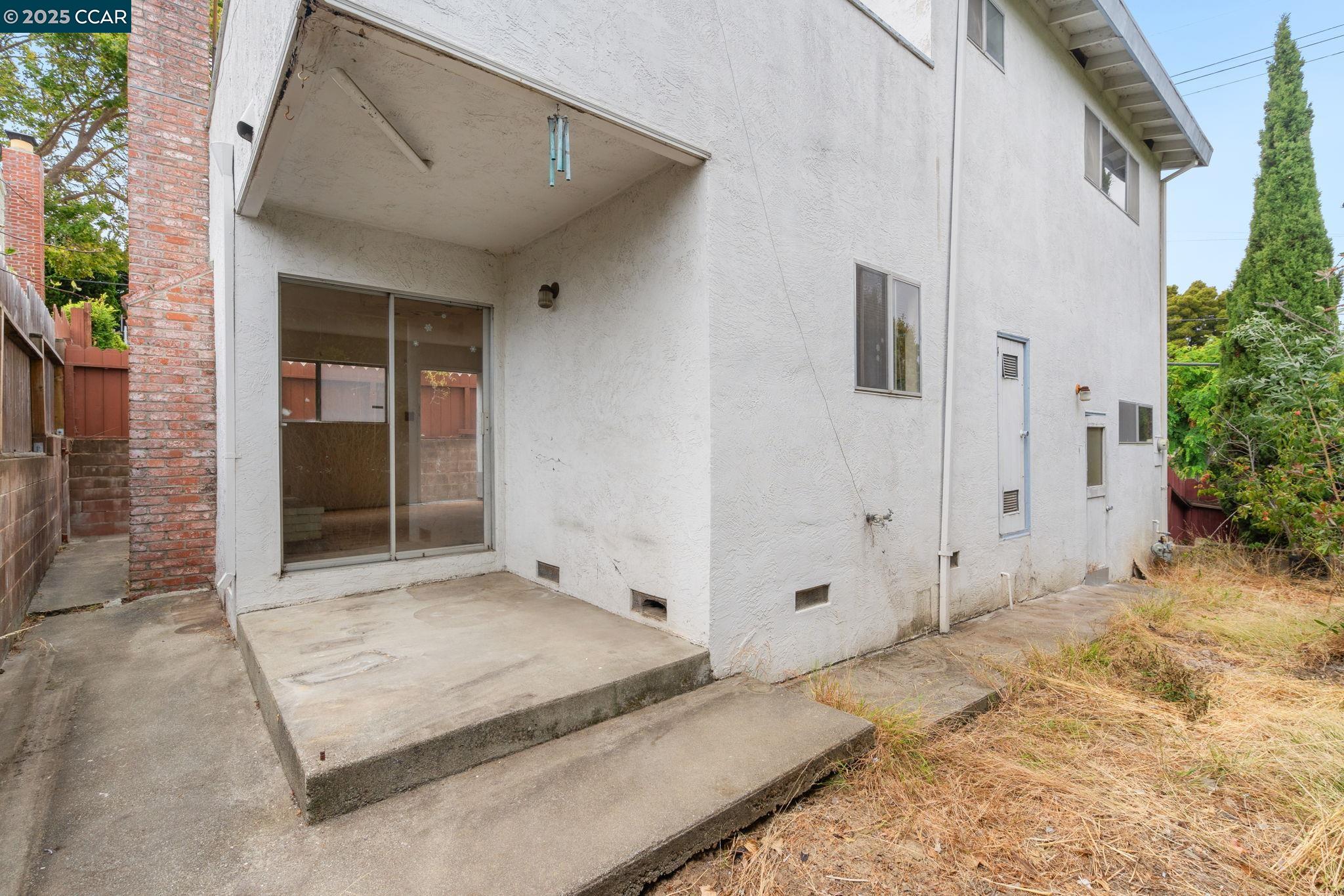 Detail Gallery Image 46 of 52 For 1700 San Benito St, Richmond,  CA 94804 - 5 Beds | 2 Baths