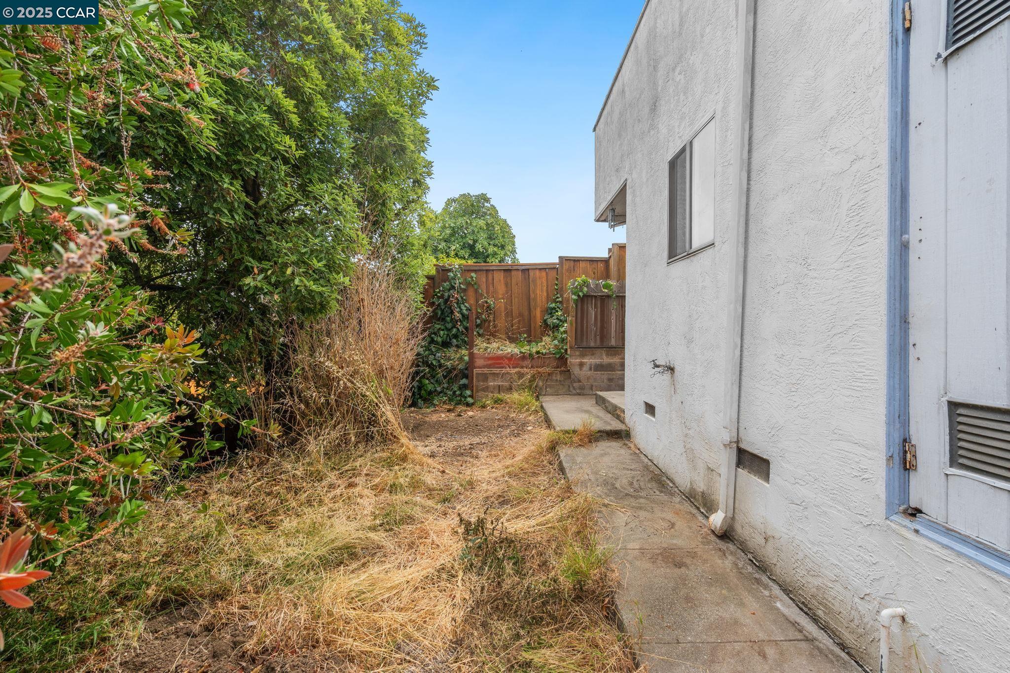 Detail Gallery Image 47 of 52 For 1700 San Benito St, Richmond,  CA 94804 - 5 Beds | 2 Baths