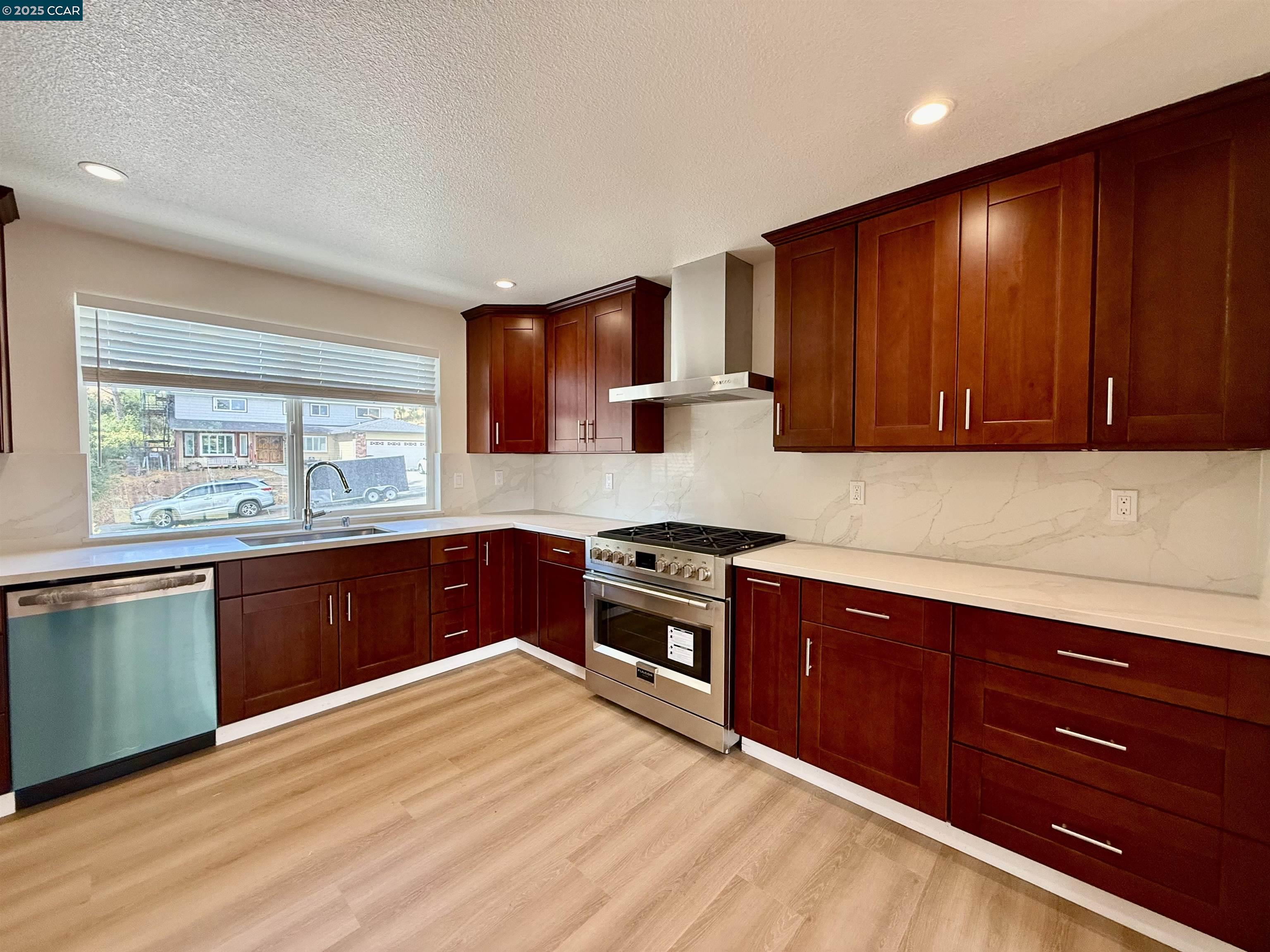 Detail Gallery Image 3 of 44 For 148 Lancaster Way, Vallejo,  CA 94591 - 4 Beds | 3 Baths