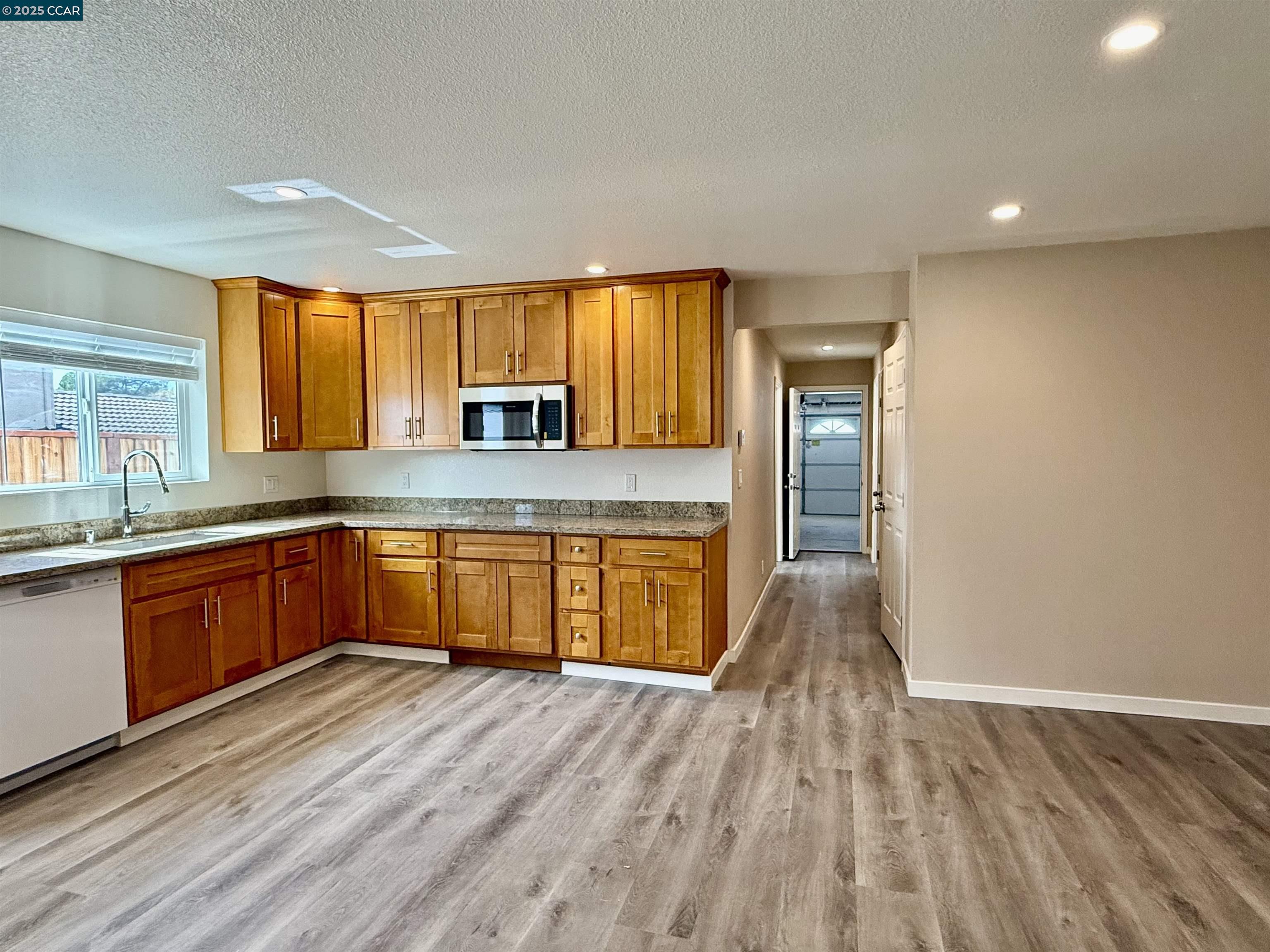 Detail Gallery Image 7 of 44 For 148 Lancaster Way, Vallejo,  CA 94591 - 4 Beds | 3 Baths