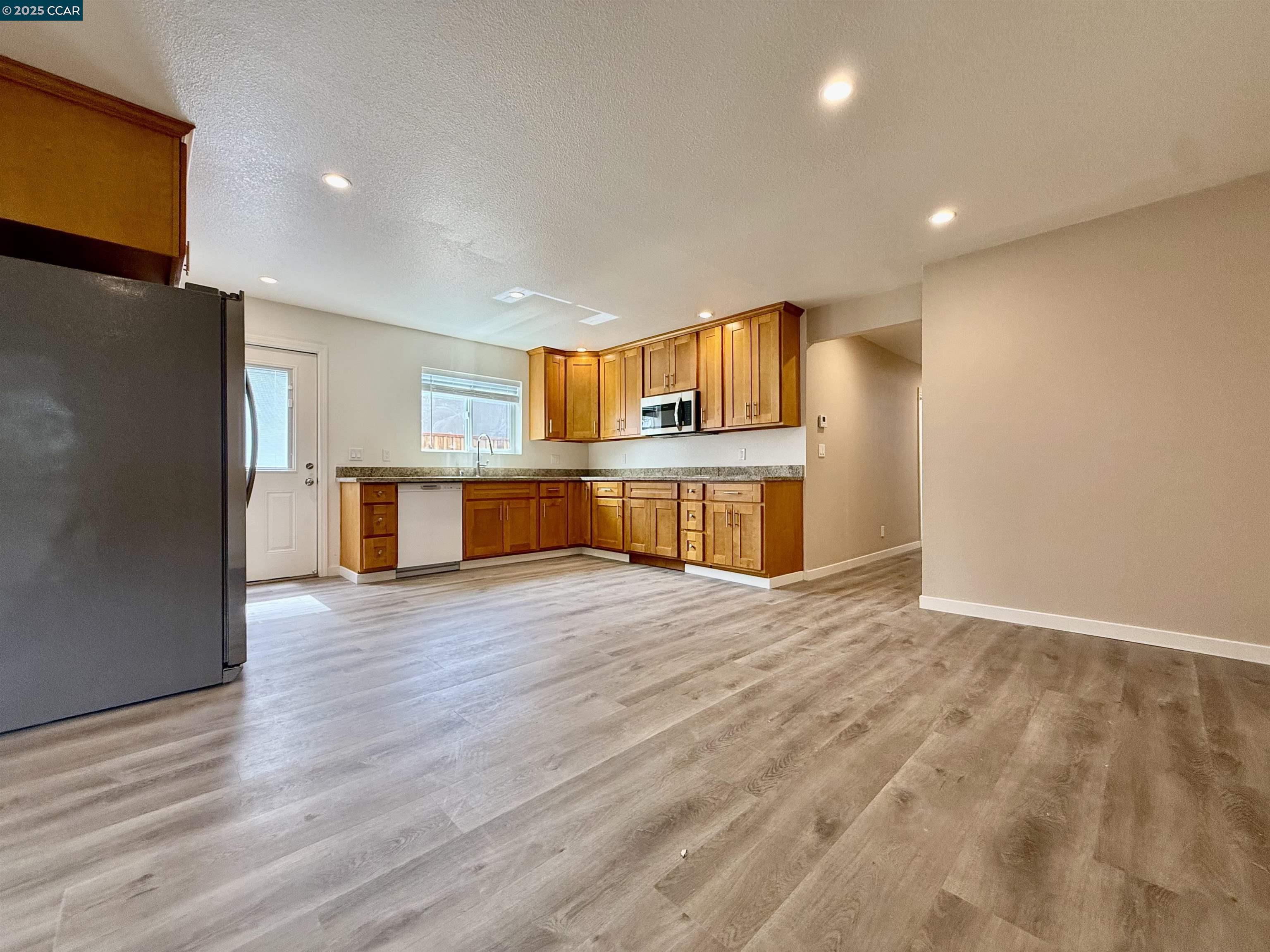 Detail Gallery Image 8 of 44 For 148 Lancaster Way, Vallejo,  CA 94591 - 4 Beds | 3 Baths