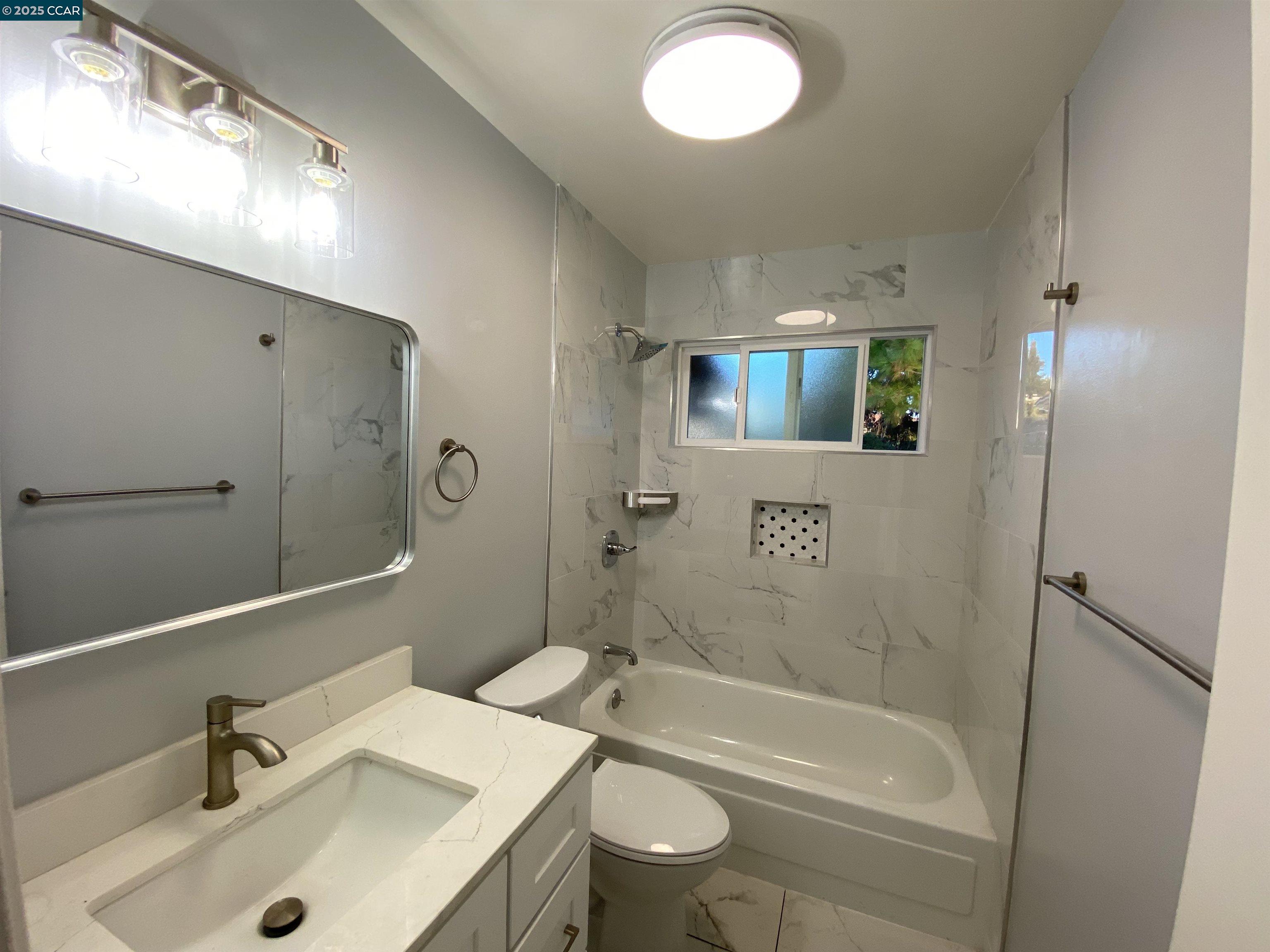 Detail Gallery Image 7 of 13 For 3063 Simas Ave, Pinole,  CA 94564 - 4 Beds | 2 Baths