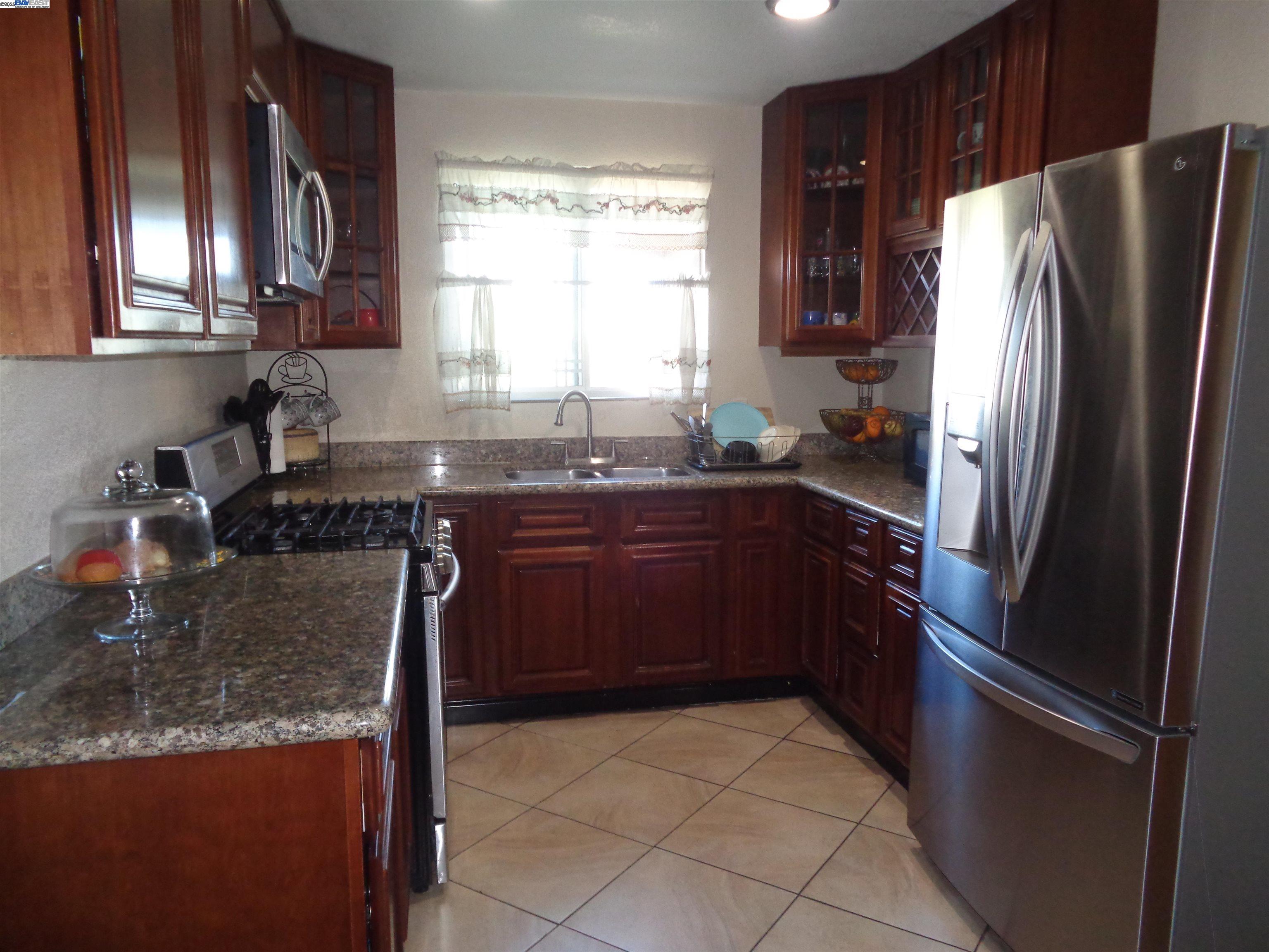 Detail Gallery Image 4 of 24 For 15149 Norton St, San Leandro,  CA 94579 - 3 Beds | 2 Baths
