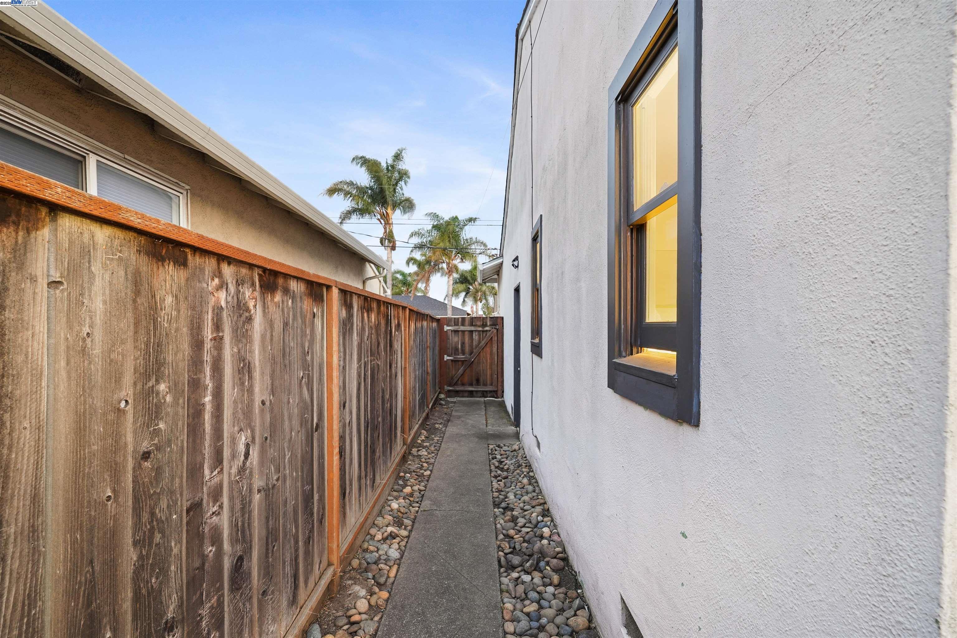 Detail Gallery Image 36 of 40 For 793 Moraga Dr, San Leandro,  CA 94578 - 3 Beds | 2 Baths