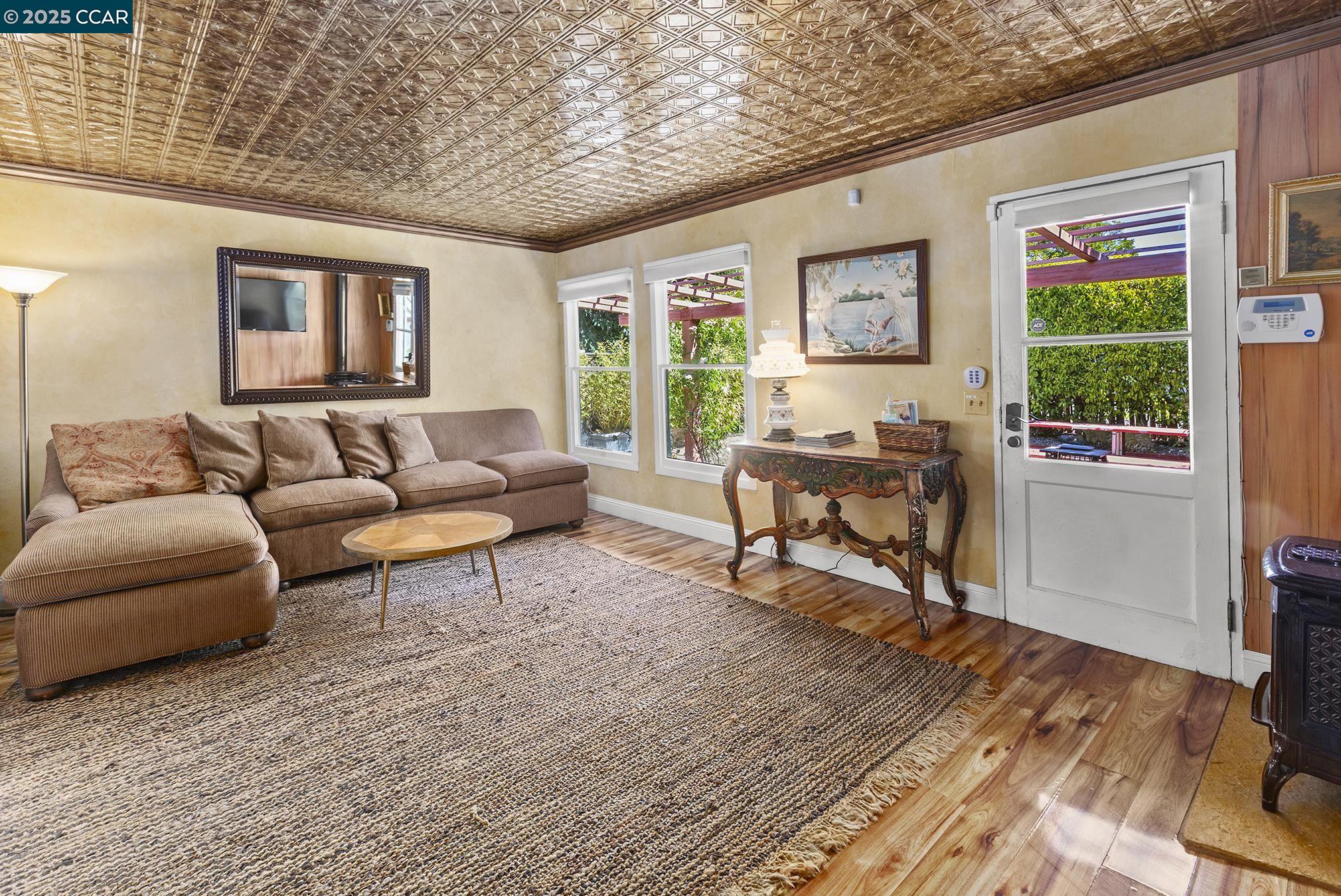 Detail Gallery Image 12 of 55 For 17190 Cedar Ave, Sonoma,  CA 95476 - 3 Beds | 1 Baths