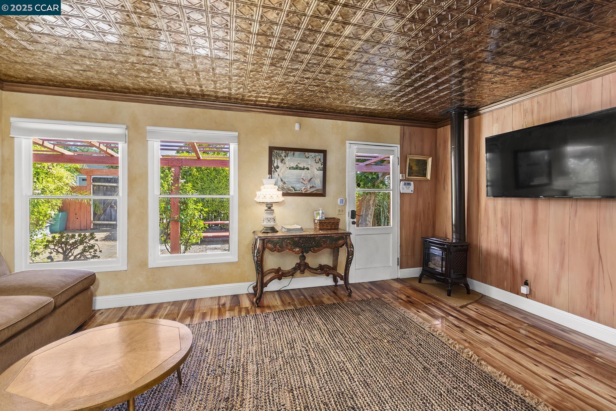 Detail Gallery Image 15 of 55 For 17190 Cedar Ave, Sonoma,  CA 95476 - 3 Beds | 1 Baths