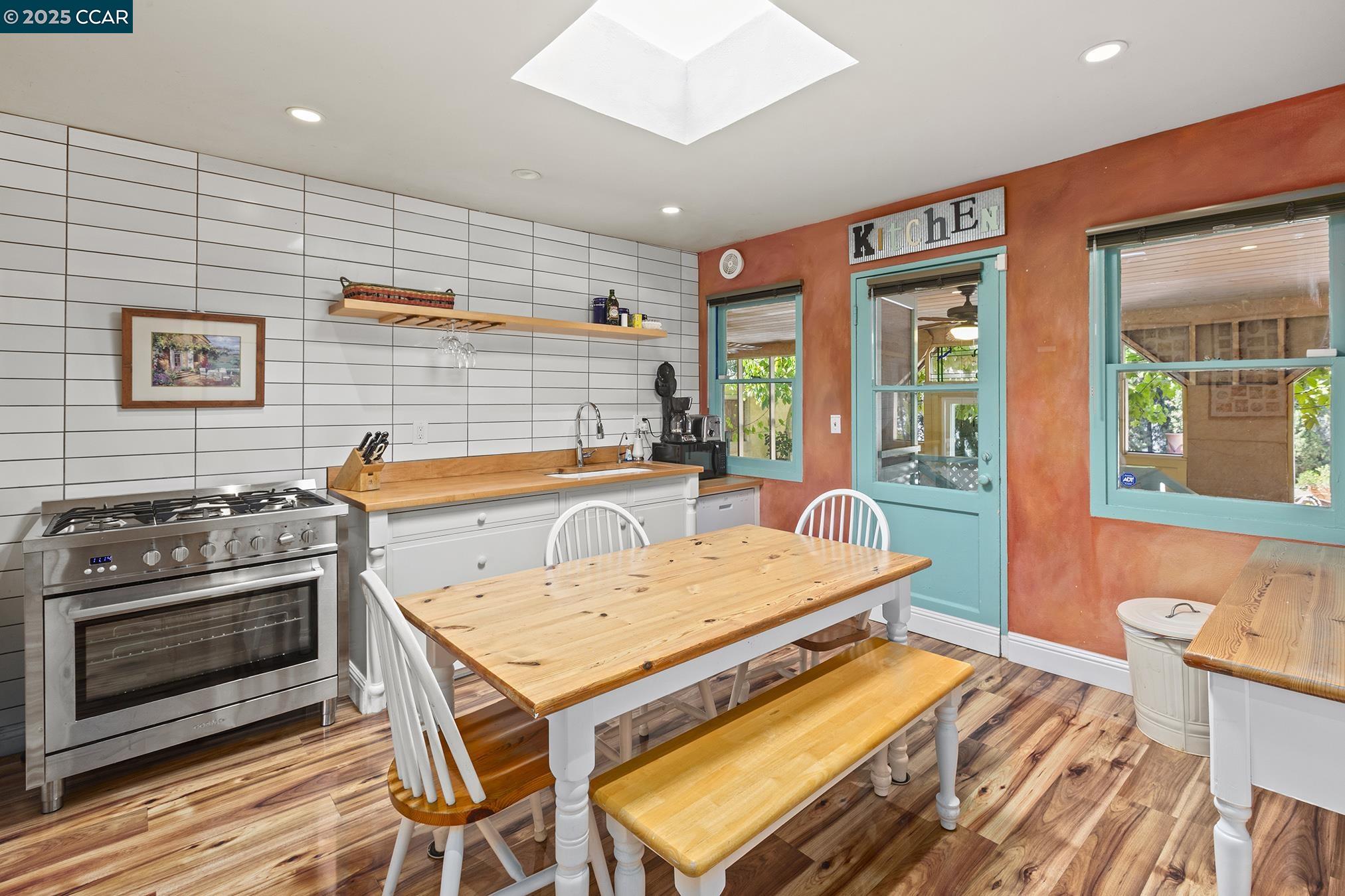 Detail Gallery Image 16 of 55 For 17190 Cedar Ave, Sonoma,  CA 95476 - 3 Beds | 1 Baths