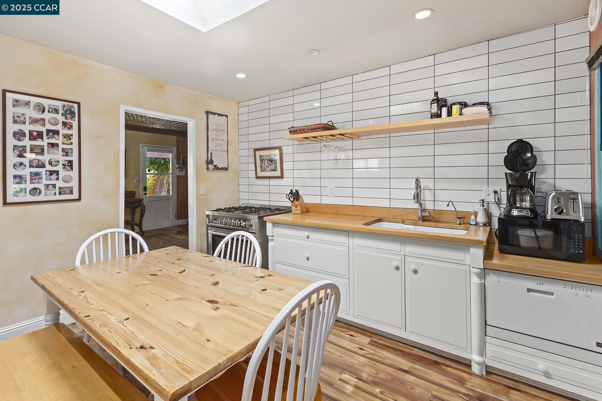 Detail Gallery Image 18 of 55 For 17190 Cedar Ave, Sonoma,  CA 95476 - 3 Beds | 1 Baths