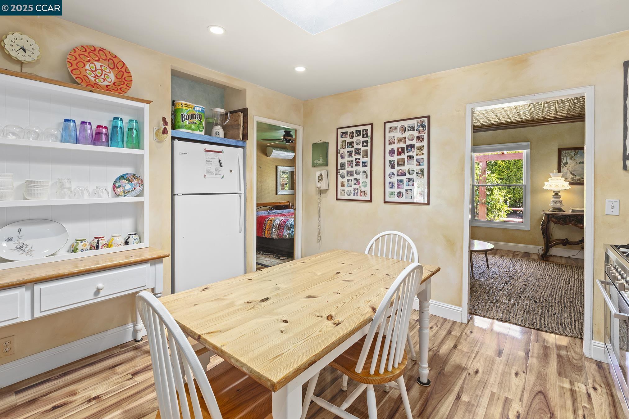Detail Gallery Image 19 of 55 For 17190 Cedar Ave, Sonoma,  CA 95476 - 3 Beds | 1 Baths