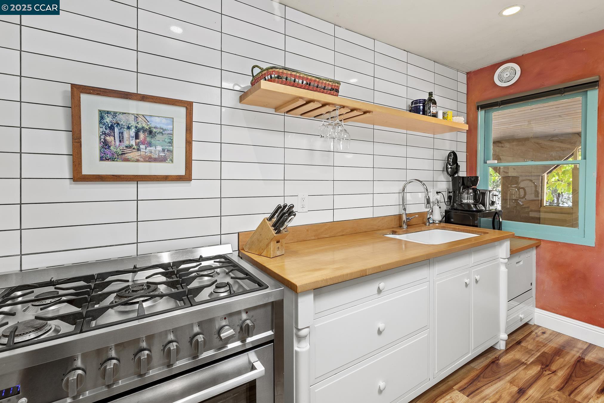 Detail Gallery Image 20 of 55 For 17190 Cedar Ave, Sonoma,  CA 95476 - 3 Beds | 1 Baths